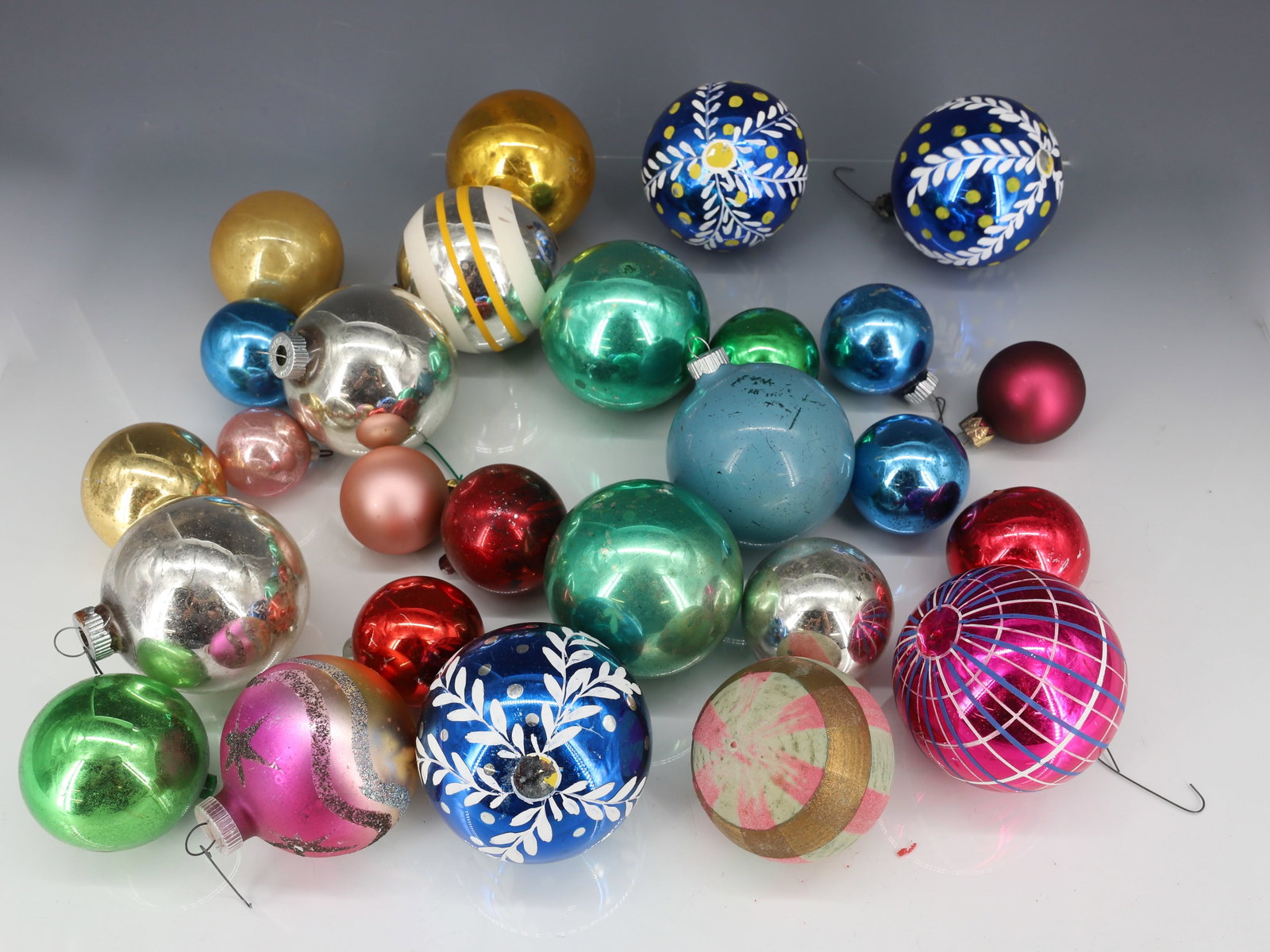 LOT OF MERCURY GLASS CHRISTMAS ORNAMENTS: VARIETY OF SIZES, COLORS AND DECORATION. LARGEST 3" D.