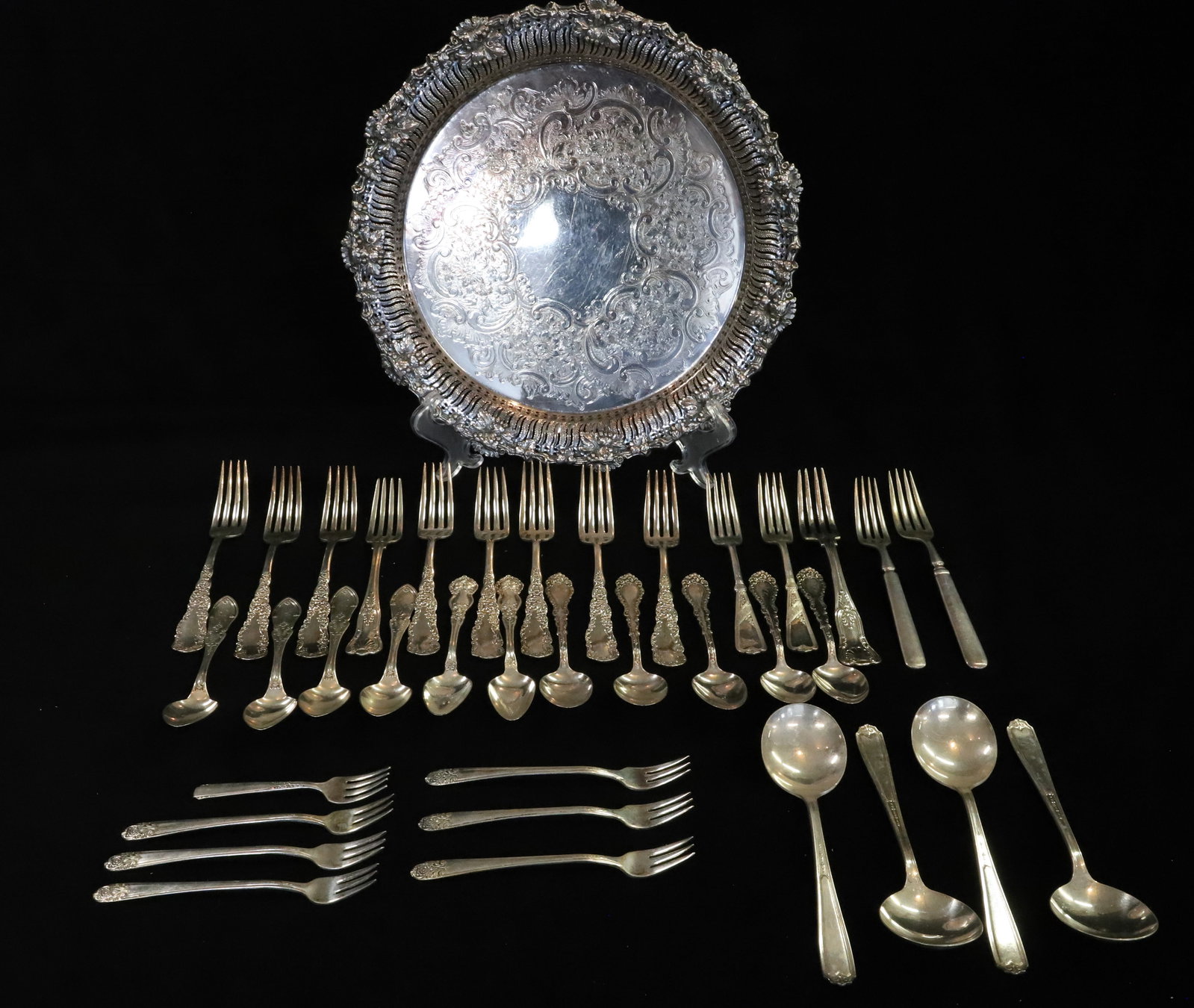 LOT OF SILVERPLATE TABLEWARE (1 of 9)