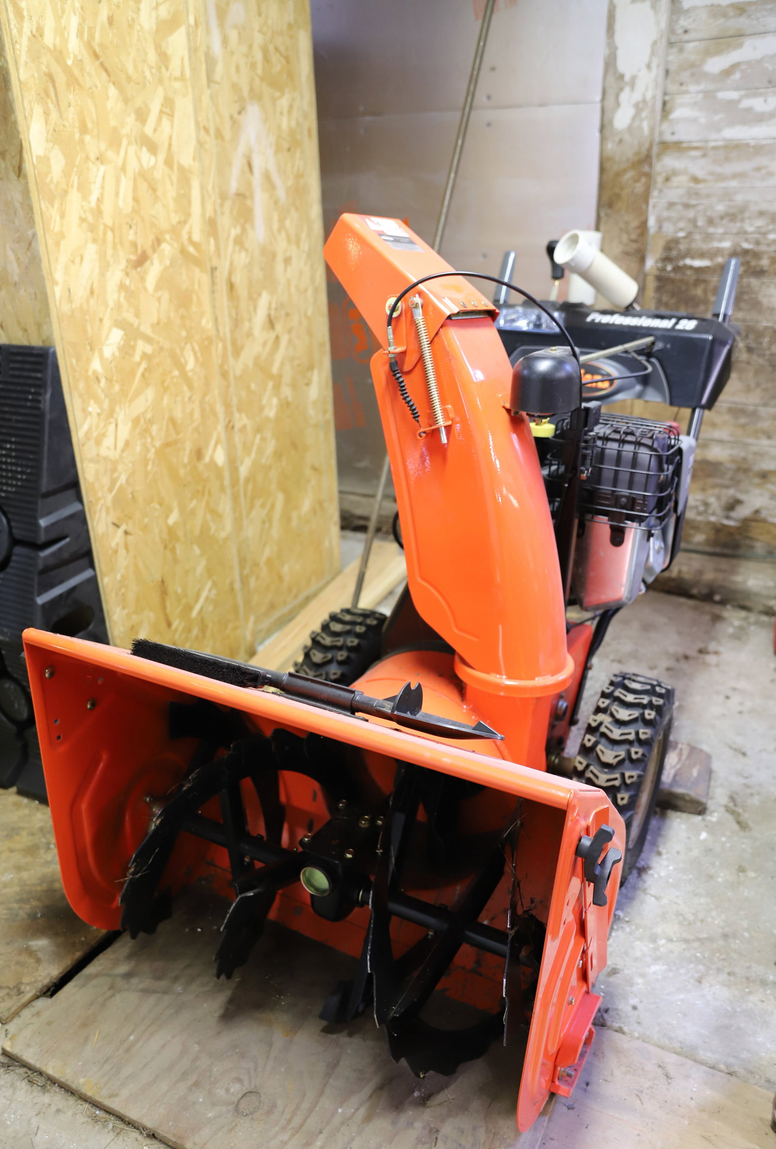ARIENS PROFESSIONAL 28 SNOW BLOWER: GAS SNOW BLOWER WITH ELECTRIC START PLEASE READ CAREFULLY. THIS IS AN ONLINE ONLY AUCTION. PICK-UP WILL TAKE PLACE AT THE LOCATION OF THE AUCTION AT 1570 HARBOURTON ROCKTOWN RD, LAMBERTVILLE, NJ.