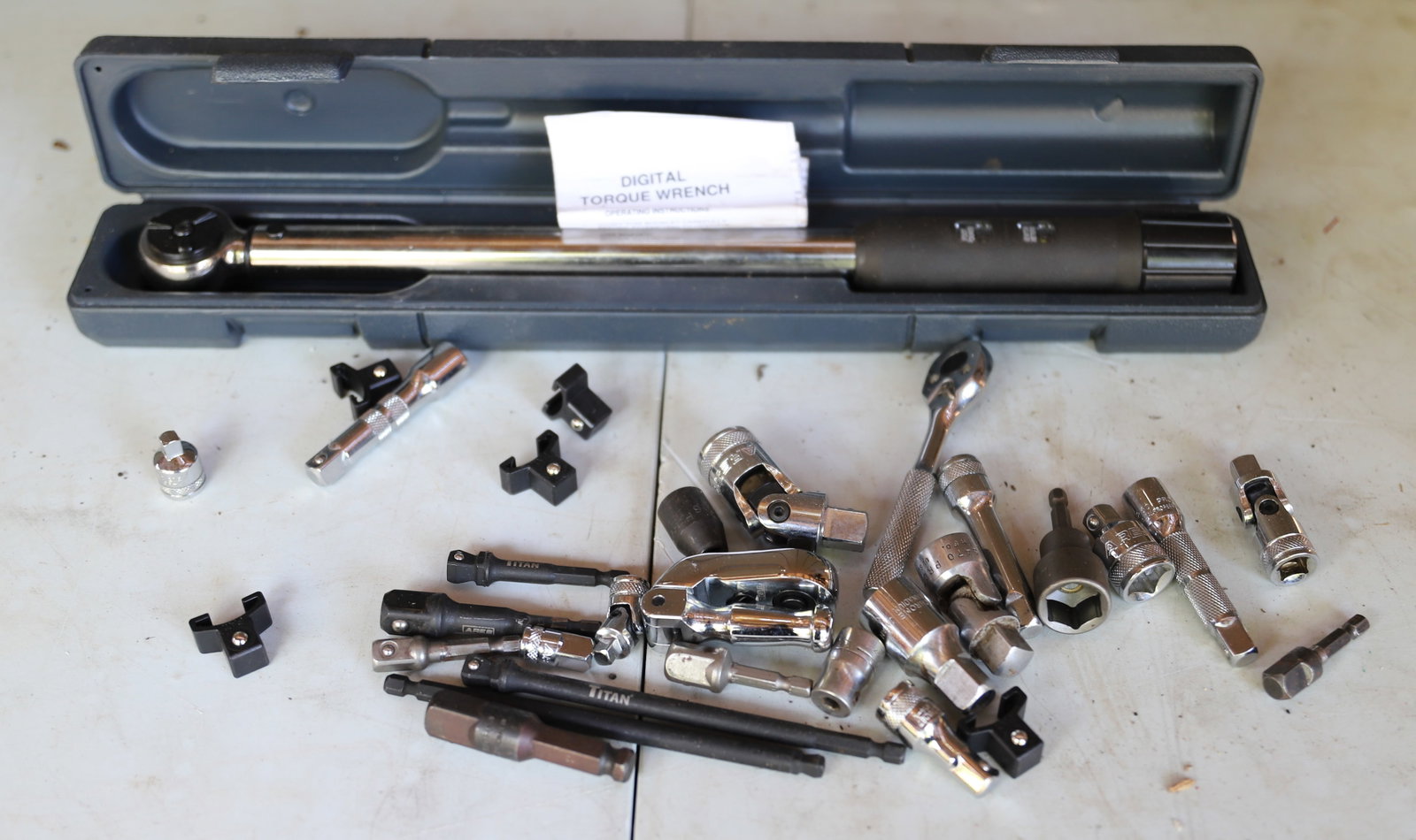 LOT OF TOOLS (1 of 3)