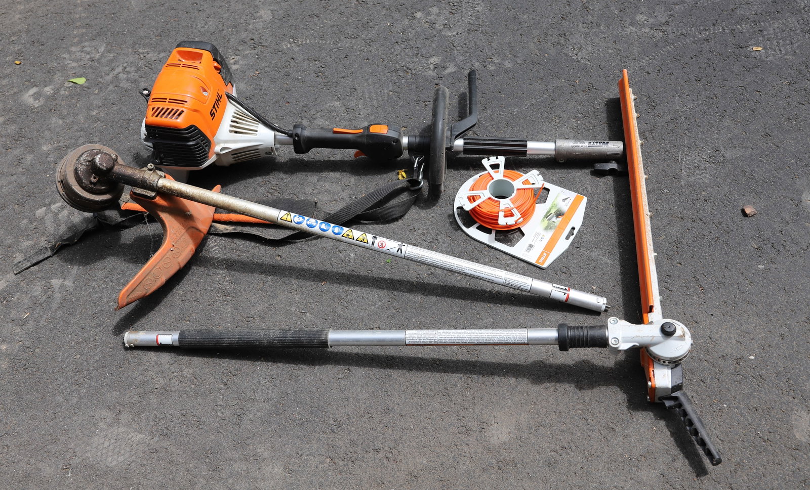 STIHL KM 111 R WITH ATTACHMENTS: STIHL TRIMMER AND HEDGE TRIMMER PLEASE READ CAREFULLY. THIS IS AN ONLINE ONLY AUCTION. PICK-UP WILL TAKE PLACE AT THE LOCATION OF THE AUCTION AT 1570 HARBOURTON ROCKTOWN RD, LAMBERTVILLE, NJ. 08530 -
