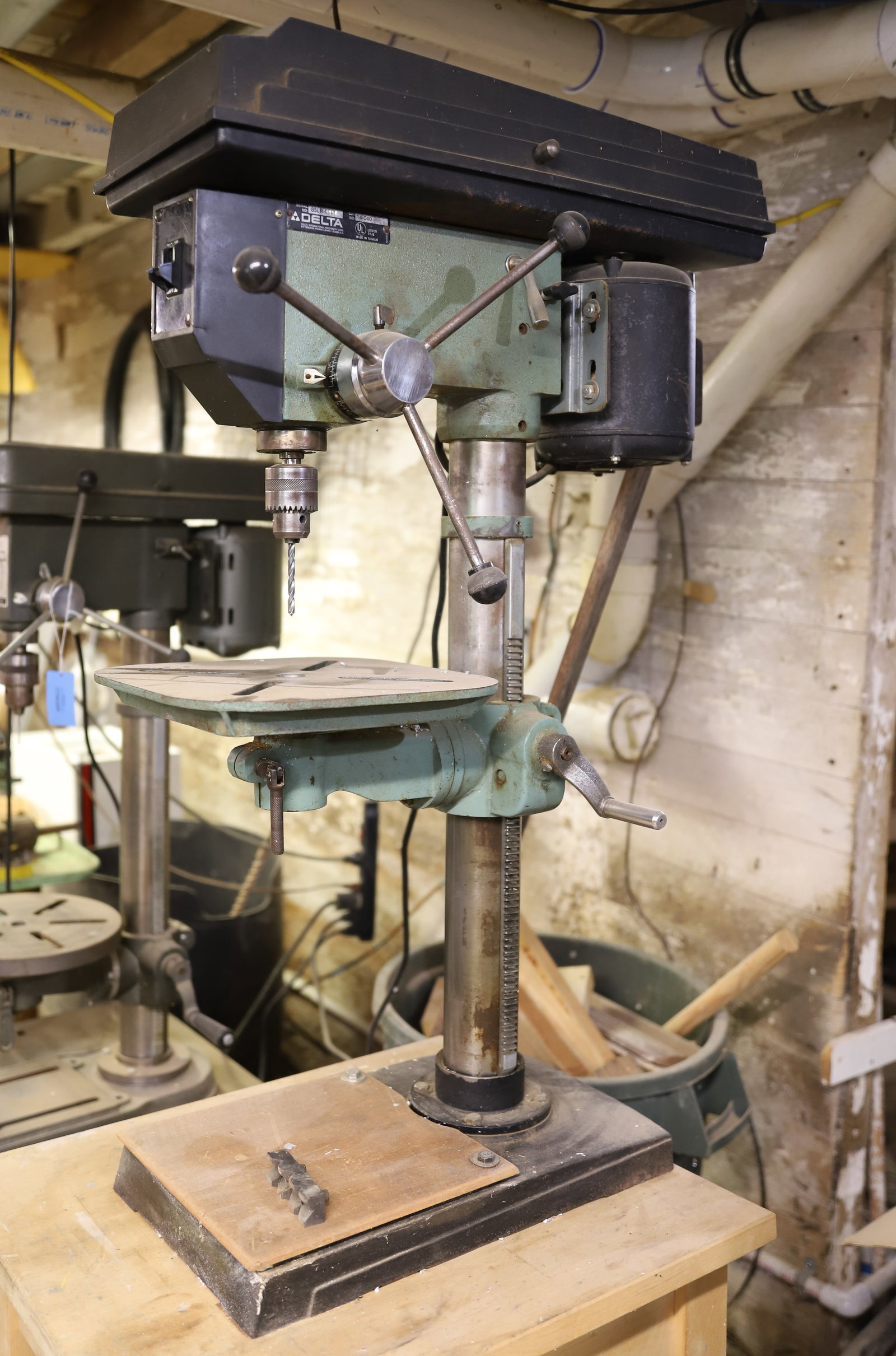DELTA DRILL PRESS: DELTA 14-040 DRILL PRESS PLEASE READ CAREFULLY. THIS IS AN ONLINE ONLY AUCTION. PICK-UP WILL TAKE PLACE AT THE LOCATION OF THE AUCTION AT 1570 HARBOURTON ROCKTOWN RD, LAMBERTVILLE, NJ. 08530 - THERE W