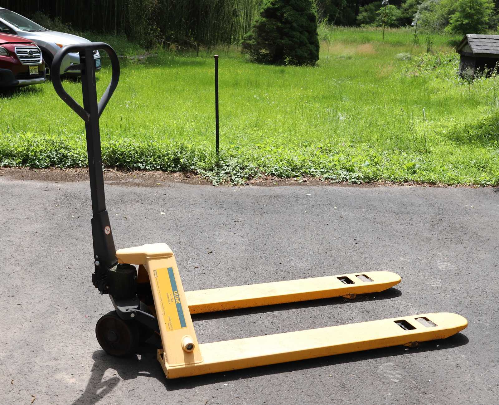 ULINE PALLET JACK (1 of 3)