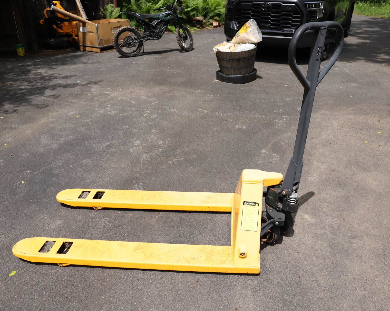 ULINE PALLET JACK - 3