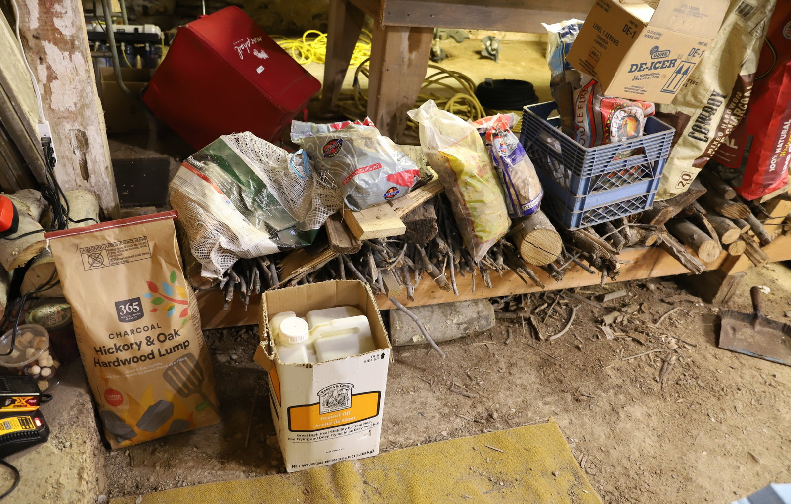 LOT OF GRILLING AND FIRE WOOD: ROYAL OAK, COWBOY AND MORE PLEASE READ CAREFULLY. THIS IS AN ONLINE ONLY AUCTION. PICK-UP WILL TAKE PLACE AT THE LOCATION OF THE AUCTION AT 1570 HARBOURTON ROCKTOWN RD, LAMBERTVILLE, NJ. 08530 - THERE