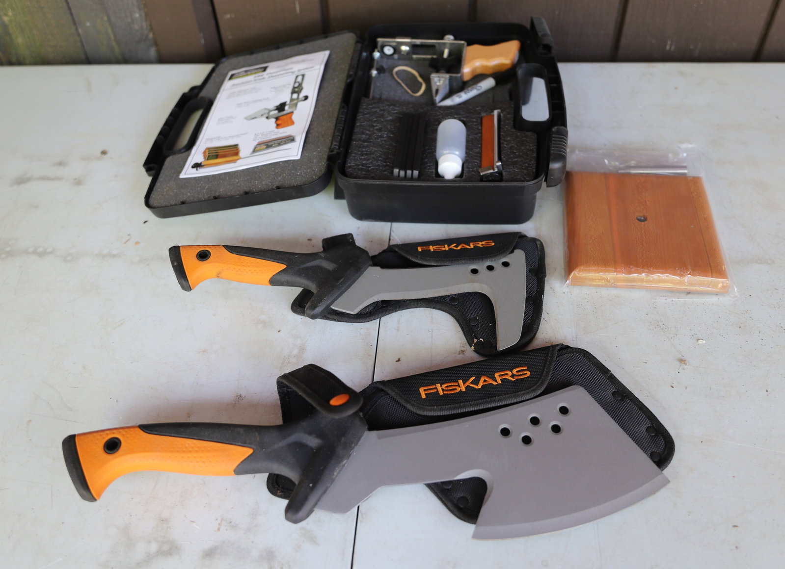 KME SHARPENER AND FISKARS BILLHOOK: PR. BILLHOOKS AND NEW SHARPENER PLEASE READ CAREFULLY. THIS IS AN ONLINE ONLY AUCTION. PICK-UP WILL TAKE PLACE AT THE LOCATION OF THE AUCTION AT 1570 HARBOURTON ROCKTOWN RD, LAMBERTVILLE, NJ. 08530 -