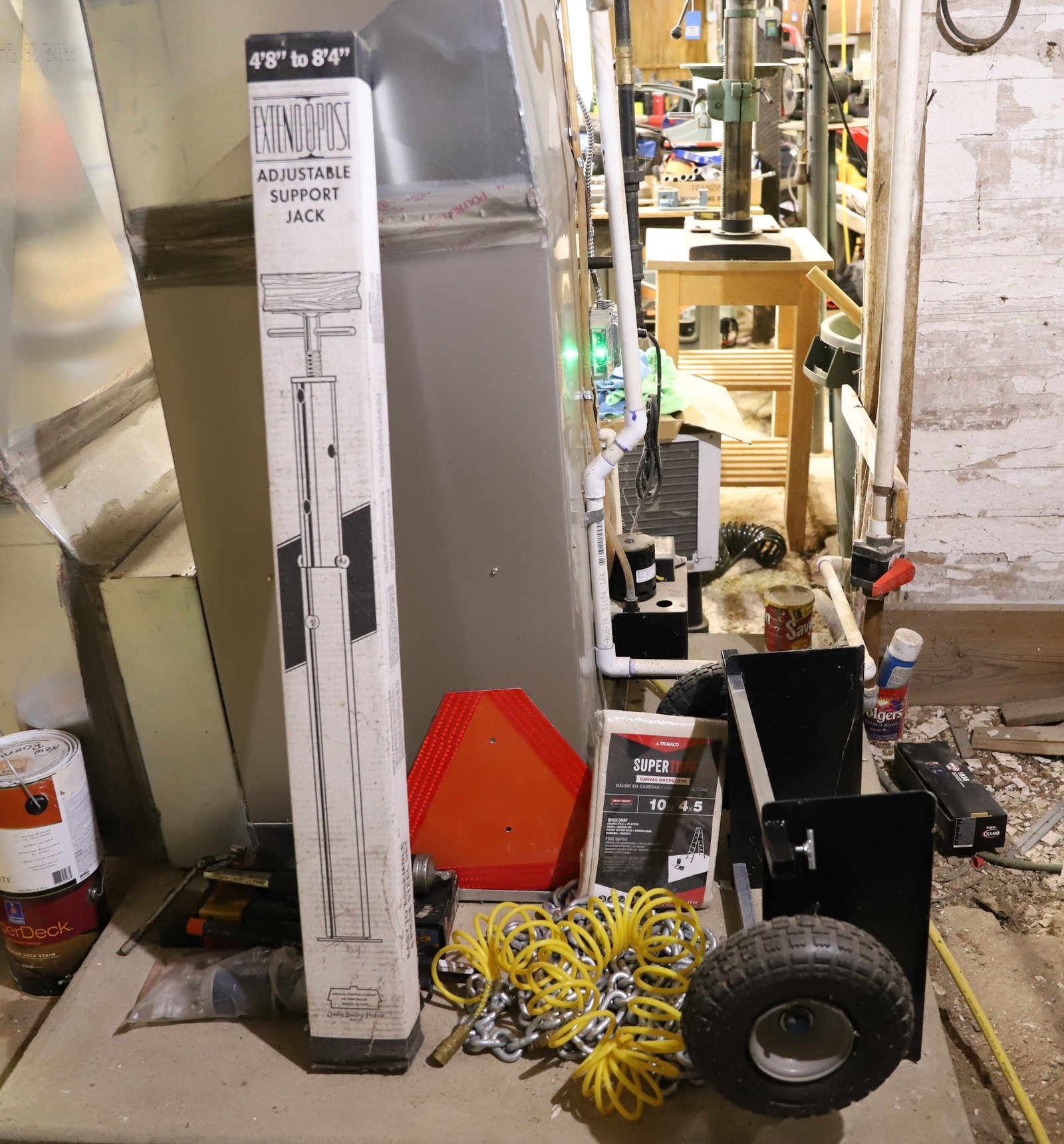 LOT OF ITEMS: SUPPORT JACK, SM. CART, CHAIN, GREASE GUNS AND MORE PLEASE READ CAREFULLY. THIS IS AN ONLINE ONLY AUCTION. PICK-UP WILL TAKE PLACE AT THE LOCATION OF THE AUCTION AT 1570 HARBOURTON ROCKTOWN RD, LAMBER