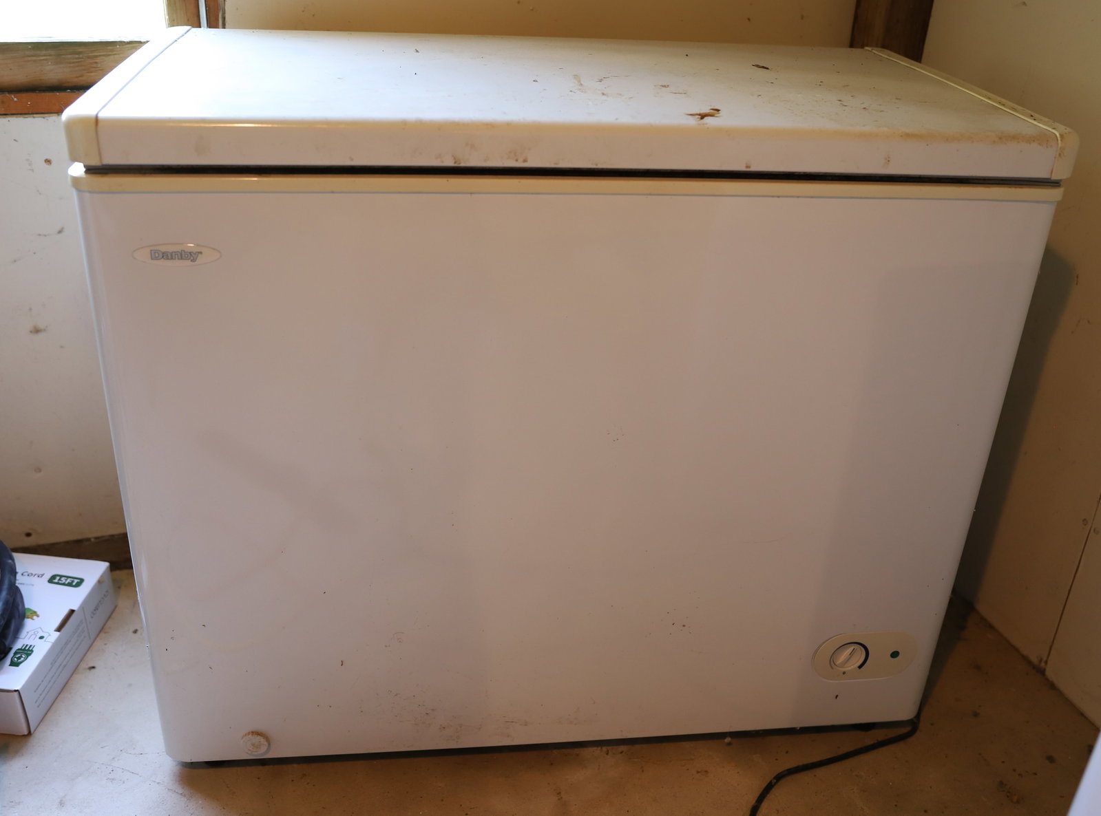 DANDY CHEST FREEZER: MODEL DCF700W1 PLEASE READ CAREFULLY. THIS IS AN ONLINE ONLY AUCTION. PICK-UP WILL TAKE PLACE AT THE LOCATION OF THE AUCTION AT 1570 HARBOURTON ROCKTOWN RD, LAMBERTVILLE, NJ. 08530 - THERE WILL BE A P