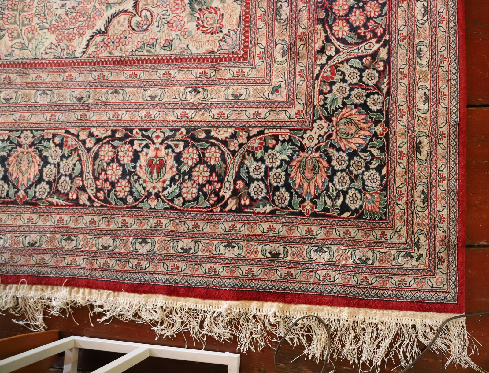 ROOM SIZE ORIENTAL RUG: HAND MADE ORIENTAL RUG WITH CENTER FLORAL MEDALLION ON SOFT RED FIELD. 110' x 144' PLEASE READ CAREFULLY. THIS IS AN ONLINE ONLY AUCTION. PICK-UP WILL TAKE PLACE AT THE LOCATION OF THE AUCTION AT 1570