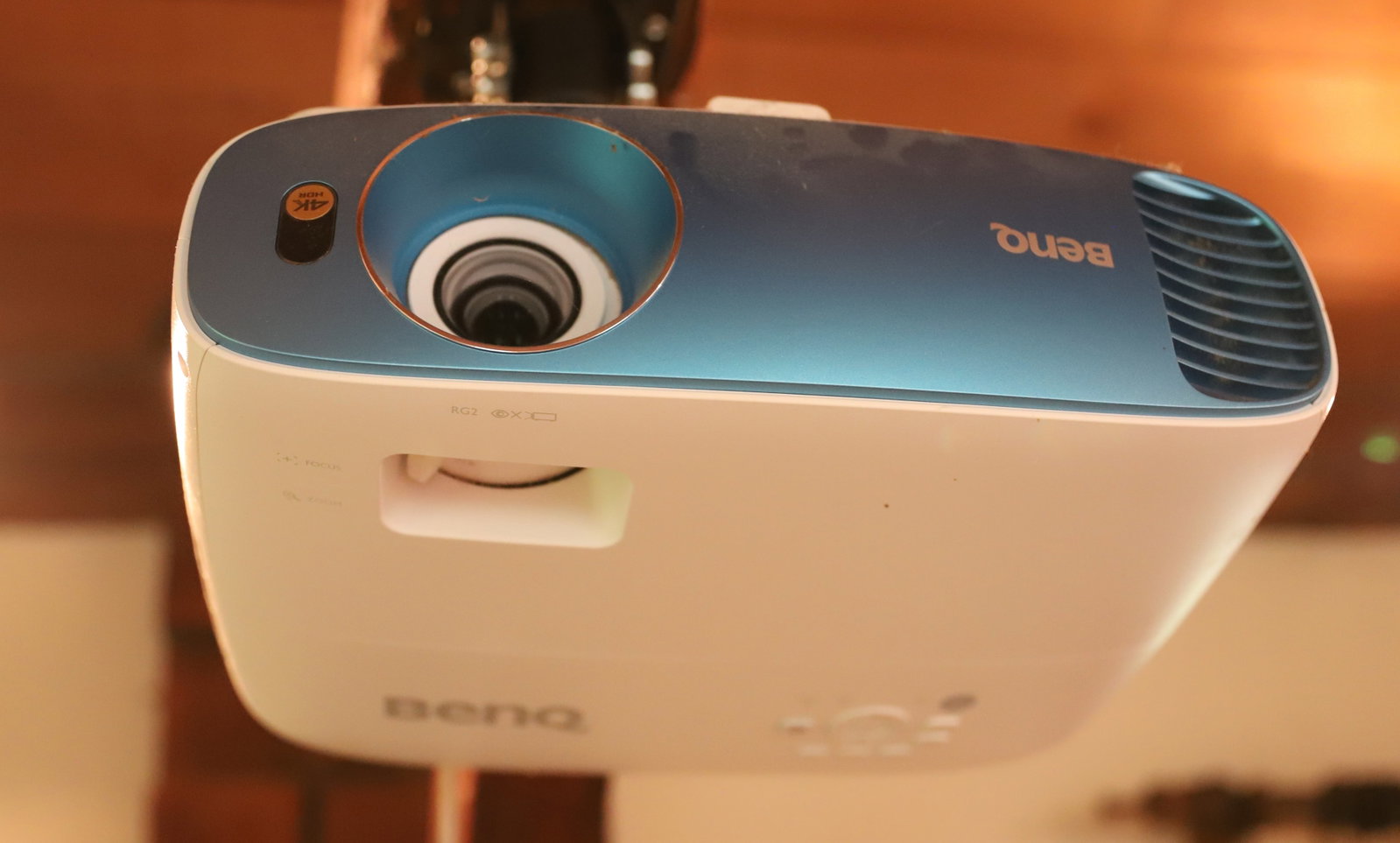 BENQ PROJECTOR WITH SCREEN: 4K HOME ENTERTAINMENT PROJECTOR WITH ELITE SCREEN 116' PLEASE READ CAREFULLY. THIS IS AN ONLINE ONLY AUCTION. PICK-UP WILL TAKE PLACE AT THE LOCATION OF THE AUCTION AT 1570 HARBOURTON ROCKTOWN RD,