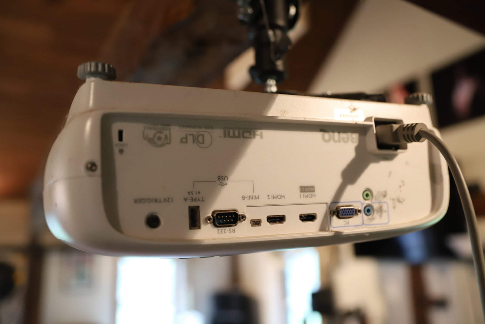 BENQ PROJECTOR WITH SCREEN - 3