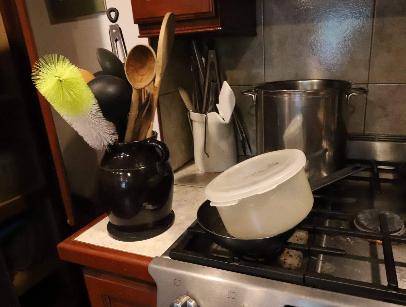 LARGE KITCHEN ITEMS - 8