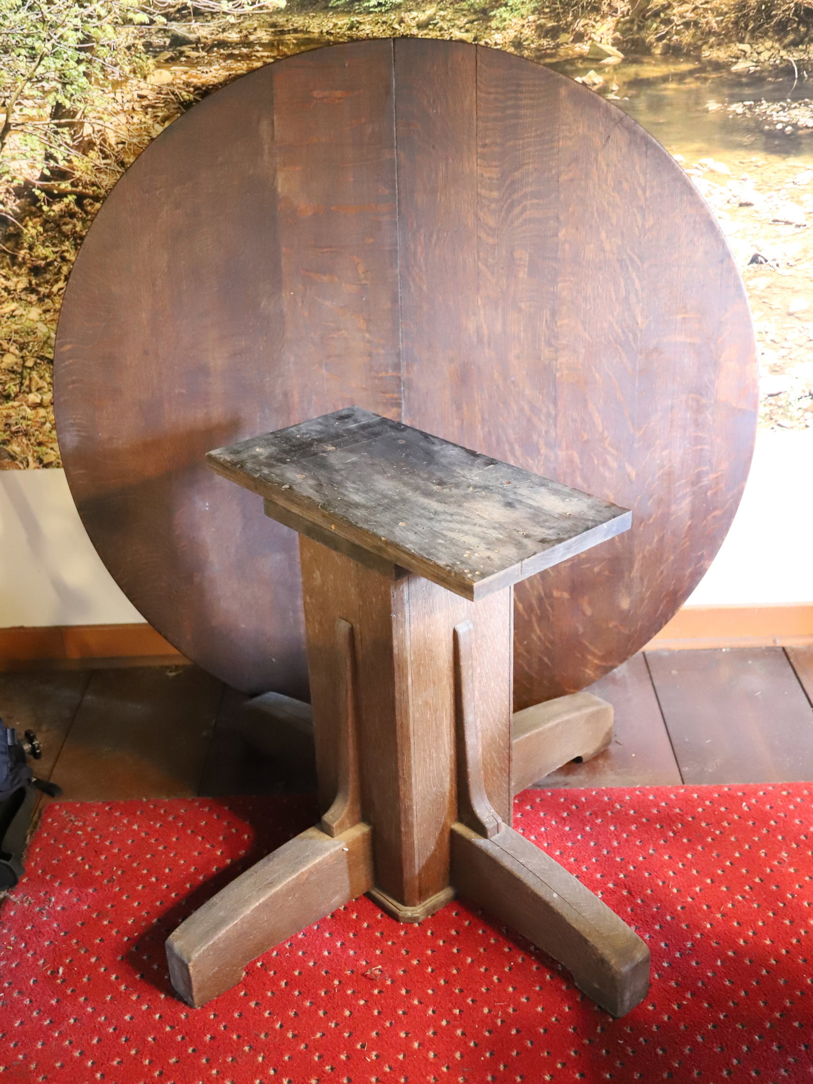 OAK ROUND TABLE: MISSION STYLE PLEASE READ CAREFULLY. THIS IS AN ONLINE ONLY AUCTION. PICK-UP WILL TAKE PLACE AT THE LOCATION OF THE AUCTION AT 1570 HARBOURTON ROCKTOWN RD, LAMBERTVILLE, NJ. 08530 - THERE WILL BE A PR