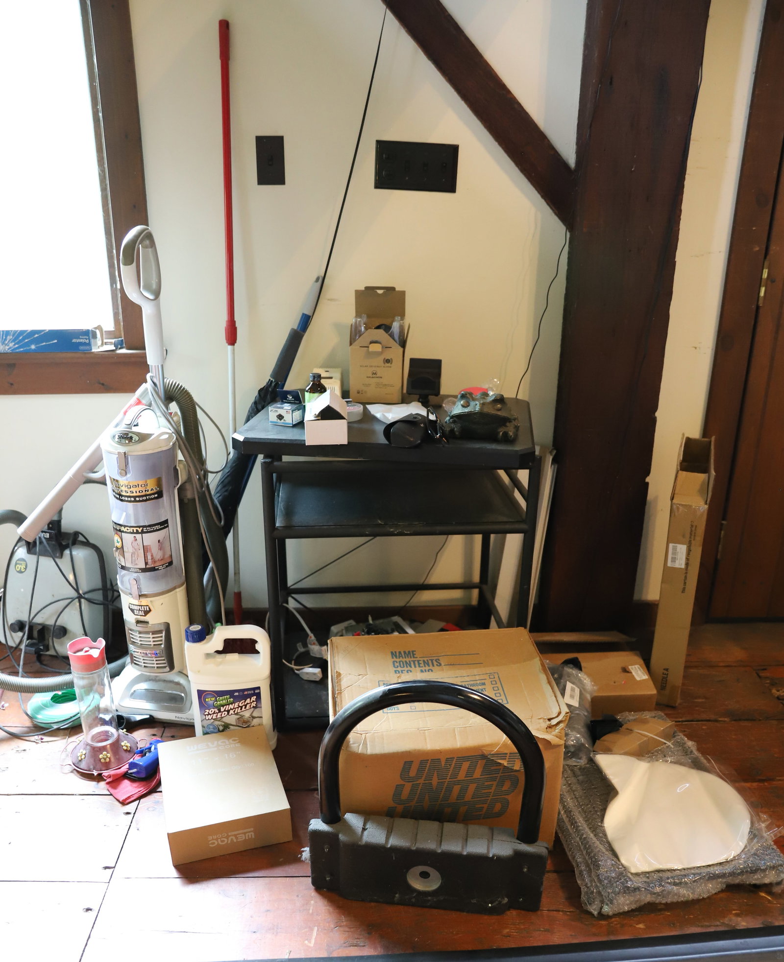 VAC'S, STANDS, AND MORE: UMBRELLA, BIRD FEEDER, STANS AND MORE PLEASE READ CAREFULLY. THIS IS AN ONLINE ONLY AUCTION. PICK-UP WILL TAKE PLACE AT THE LOCATION OF THE AUCTION AT 1570 HARBOURTON ROCKTOWN RD, LAMBERTVILLE, NJ.