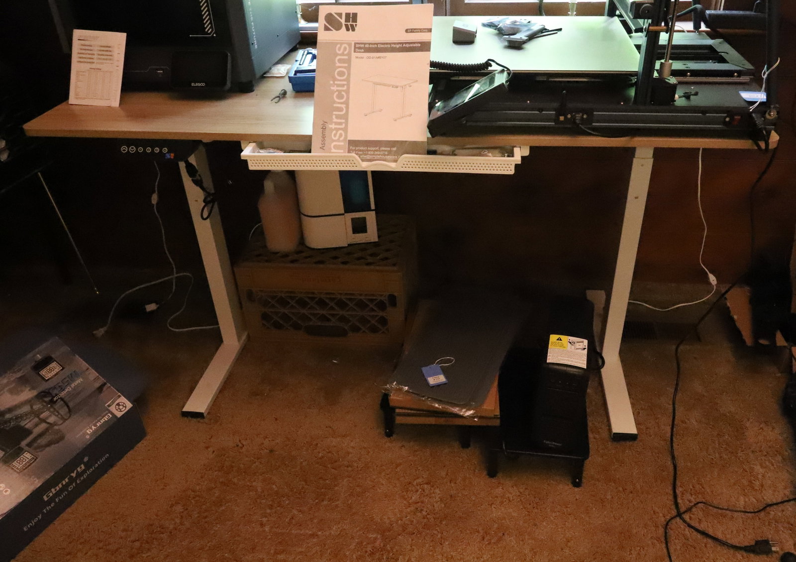 SHW ADJUSTABLE DESK: ELECTRIC 40 INCH ADJUSTABLE DECK PLEASE READ CAREFULLY. THIS IS AN ONLINE ONLY AUCTION. PICK-UP WILL TAKE PLACE AT THE LOCATION OF THE AUCTION AT 1570 HARBOURTON ROCKTOWN RD, LAMBERTVILLE, NJ. 08530