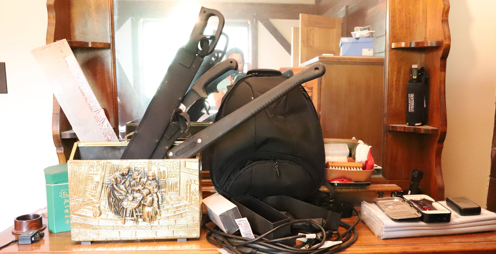MOTORCYCLE BAG, MACHETE AND MORE: 2 COLD STEEL MACHETES, FRONTIERSMAN BEAR DETERRENT, BELTS DAINESE BACKPACK AND MORE PLEASE READ CAREFULLY. THIS IS AN ONLINE ONLY AUCTION. PICK-UP WILL TAKE PLACE AT THE LOCATION OF THE AUCTION AT