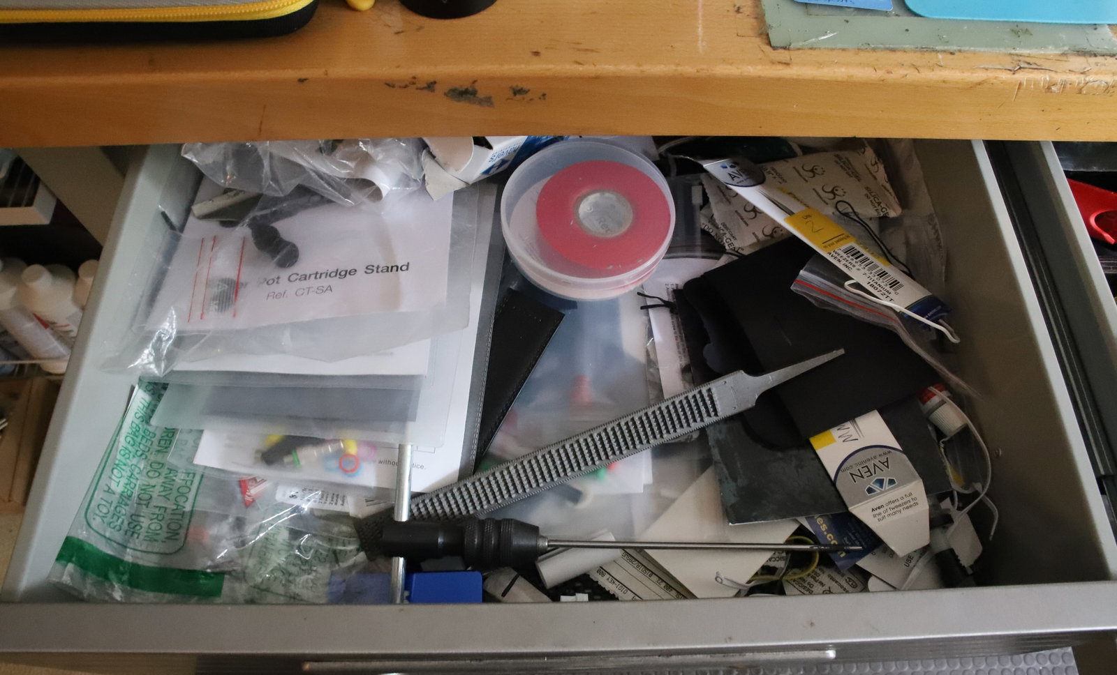 CONTENTS OF WORKBENCH DRAWERS: ALL KINDS OF HAND TOOLS PLEASE READ CAREFULLY. THIS IS AN ONLINE ONLY AUCTION. PICK-UP WILL TAKE PLACE AT THE LOCATION OF THE AUCTION AT 1570 HARBOURTON ROCKTOWN RD, LAMBERTVILLE, NJ. 08530 - THERE WI