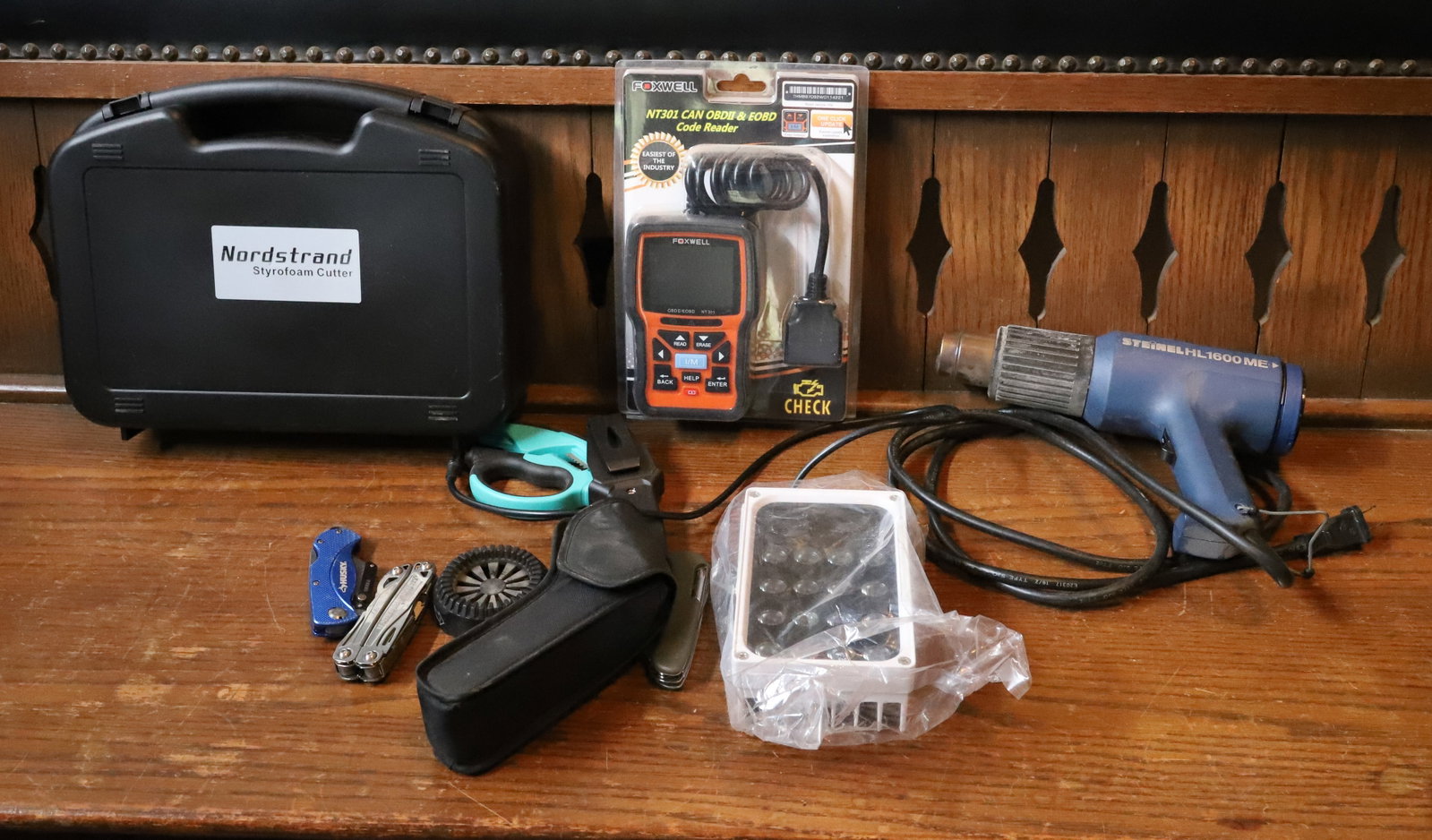 BOX OF TOOLS: FOXWELL CODE READER, C JET TOOL, KNIVES AND MORE PLEASE READ CAREFULLY. THIS IS AN ONLINE ONLY AUCTION. PICK-UP WILL TAKE PLACE AT THE LOCATION OF THE AUCTION AT 1570 HARBOURTON ROCKTOWN RD,