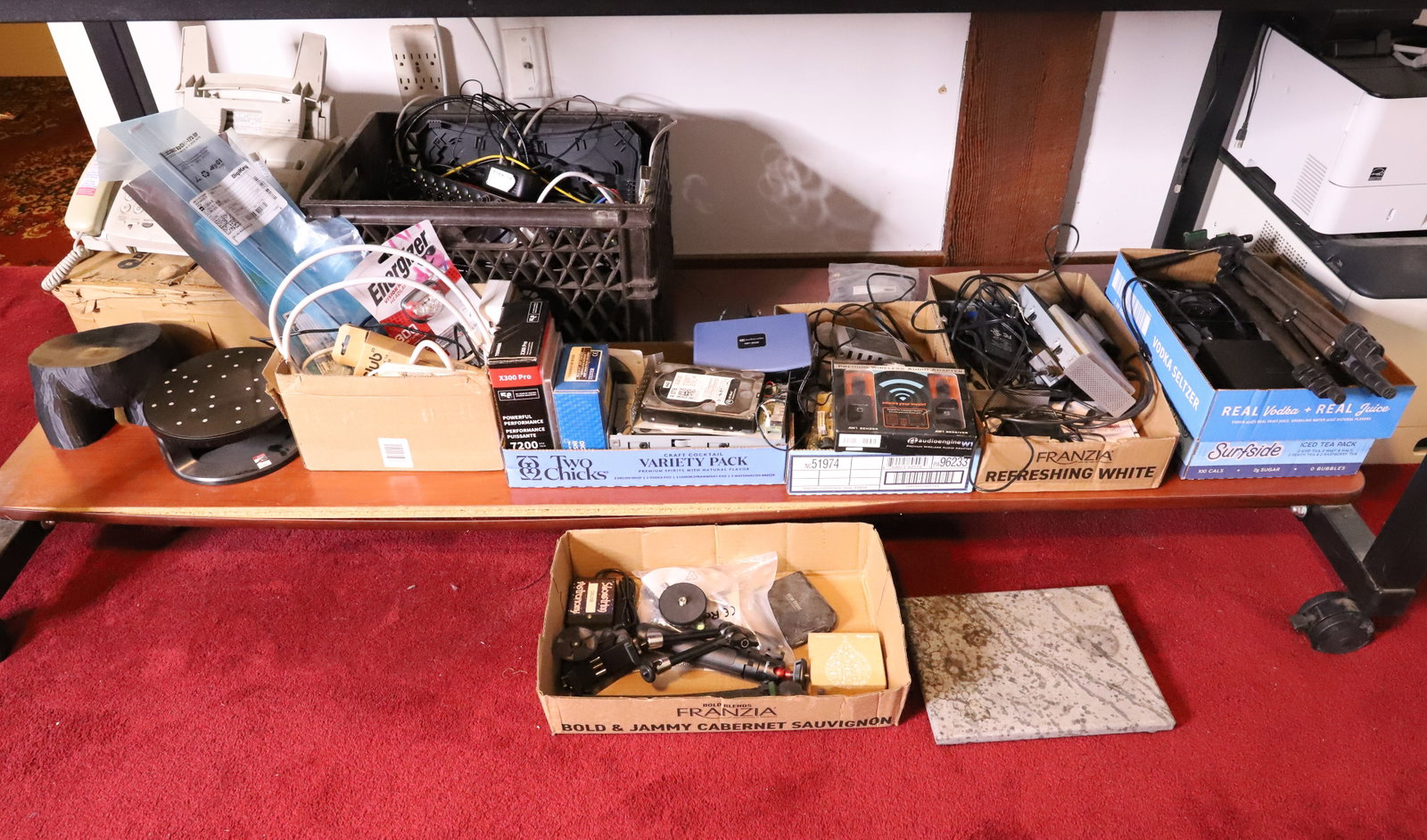 LARGE LOT OF CONTENTS: NEW AND USED ITEMS PLEASE READ CAREFULLY. THIS IS AN ONLINE ONLY AUCTION. PICK-UP WILL TAKE PLACE AT THE LOCATION OF THE AUCTION AT 1570 HARBOURTON ROCKTOWN RD, LAMBERTVILLE, NJ. 08530 - THERE WILL
