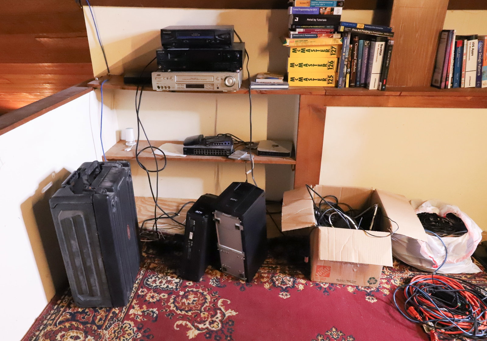CONTENTS OF ROOM: APC BACK UPS, BOOKS, NEW PAPER, RACK LIGHT AND JET AIR SYSTEM PLEASE READ CAREFULLY. THIS IS AN ONLINE ONLY AUCTION. PICK-UP WILL TAKE PLACE AT THE LOCATION OF THE AUCTION AT 1570 HARBOURTON ROCKTOWN