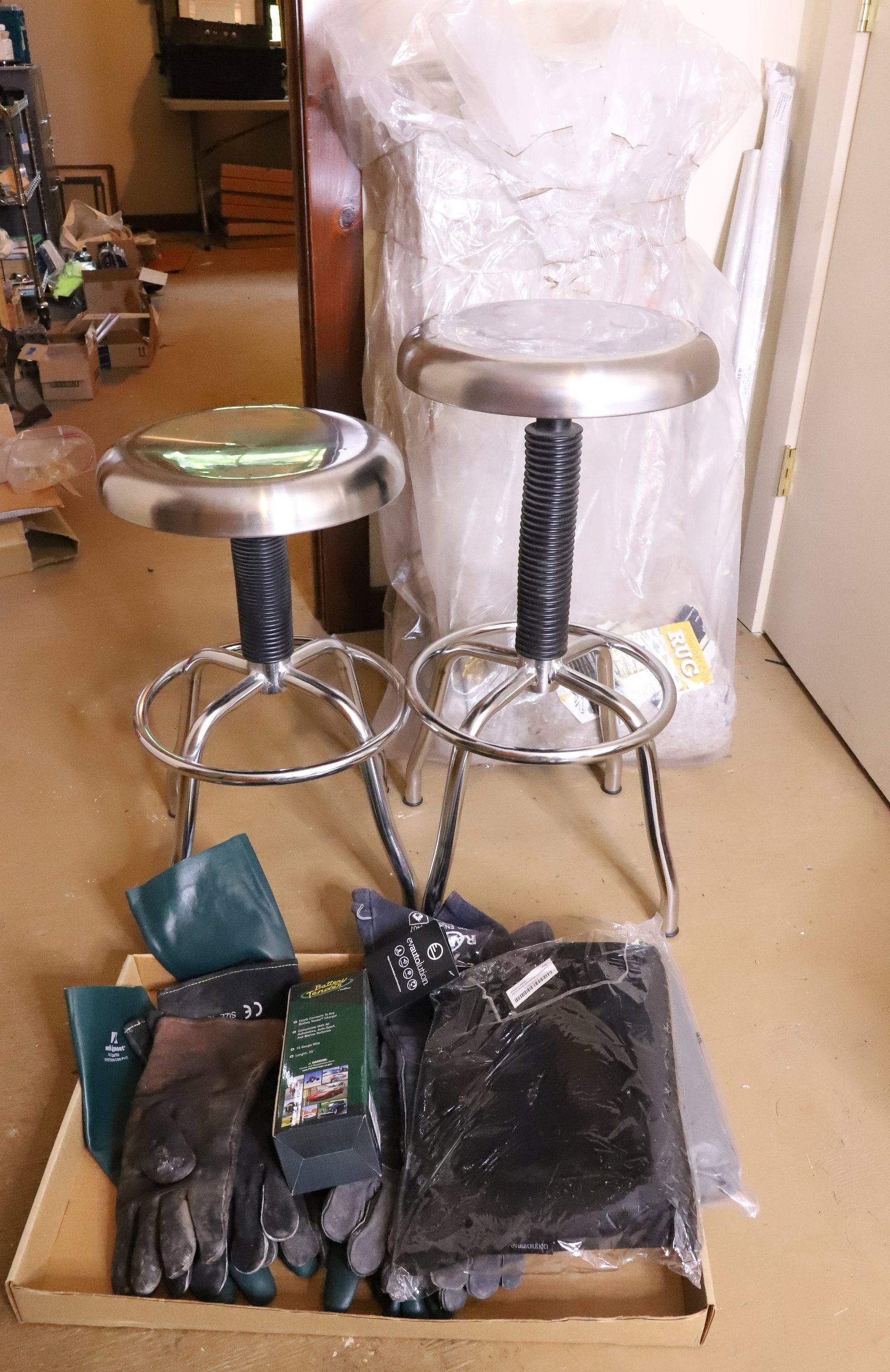LOT OF ITEMS: 2 STOOLS, RUG MATTING, BATTERY TENDER, GLOVES, AND MANFROTTO TRIPOD PLEASE READ CAREFULLY. THIS IS AN ONLINE ONLY AUCTION. PICK-UP WILL TAKE PLACE AT THE LOCATION OF THE AUCTION AT 1570 HARBOURTON ROC