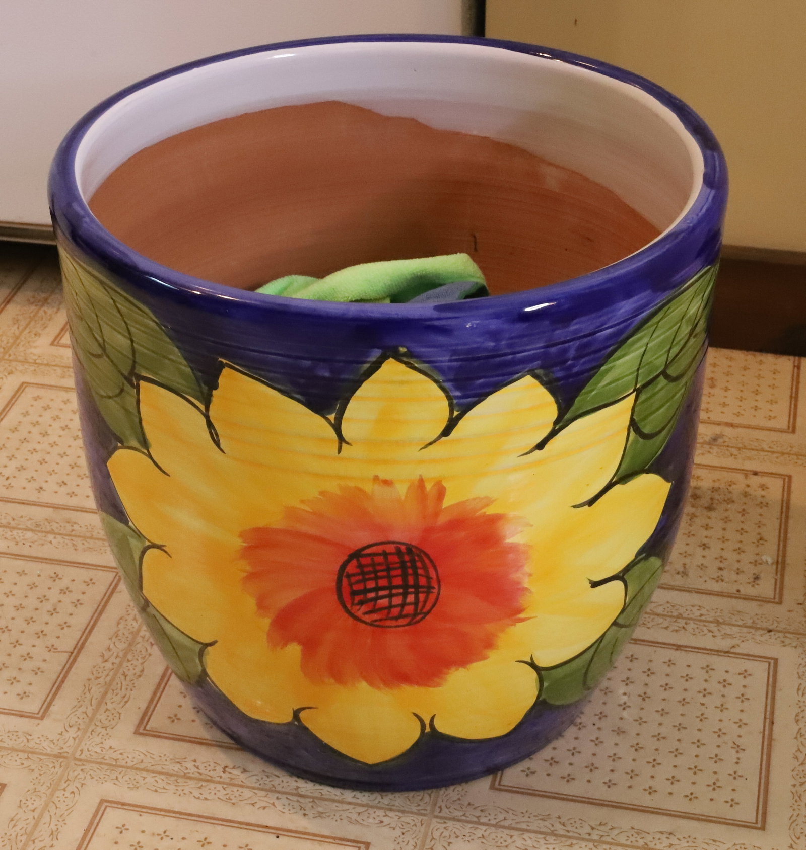 CLAY FLOWER POT: HANDMADE SUNFLOWER FLOWER POT PLEASE READ CAREFULLY. THIS IS AN ONLINE ONLY AUCTION. PICK-UP WILL TAKE PLACE AT THE LOCATION OF THE AUCTION AT 1570 HARBOURTON ROCKTOWN RD, LAMBERTVILLE, NJ. 08530 -
