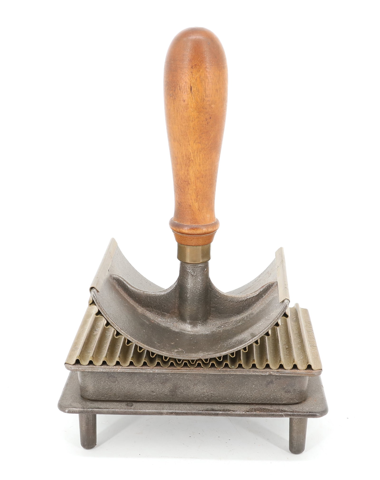 ROCKER / FLUTER IRON: PATENT APPLIED FOR. METAL BASE WITH BRASS APPLIED FLUTERS. WOODEN HANDLE. UNUSUAL UPRIGHT DESIGN. INTERIOR SLUG. 8 1/2" X 5 1/2" X 4". PLEASE READ CAREFULLY - ITEMS MUST BE PAID FOR THROUGH LIVE AUCTI
