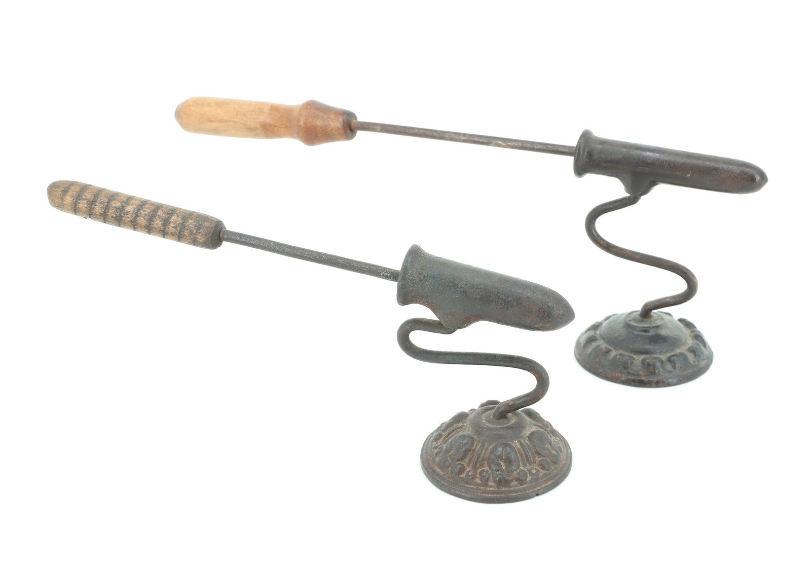 (2) SMALL SIZE GOFFERING IRONS: EMBOSSED CAST IRON BASES WITH CAST IRON BARRELS. SMALLER IS MRKD. KENRICK ON BOTTOM. W/ HEAT RODS. BARRELS 2 3/8" AND 3" L PLEASE READ CAREFULLY - ITEMS MUST BE PAID FOR THROUGH LIVE AUCTIONEERS OR WI