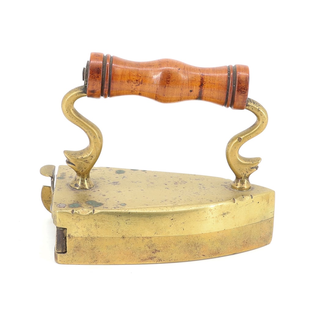 19TH C. SMALL SIZE DROP IN BACK SLUG IRON: BRASS BODY WITH FIGURAL FISH POSTS. REAR SWING GATE. TURNED WOODEN HANDLE. 4 1/2" L. PLEASE READ CAREFULLY - ITEMS MUST BE PAID FOR THROUGH LIVE AUCTIONEERS OR WITH CASH OR CHECK IN PERSON - Terms for