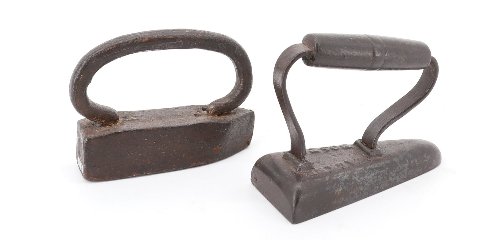 (2) SMALL SIZE ANTIQUE PRESSING IRONS (1 of 5)