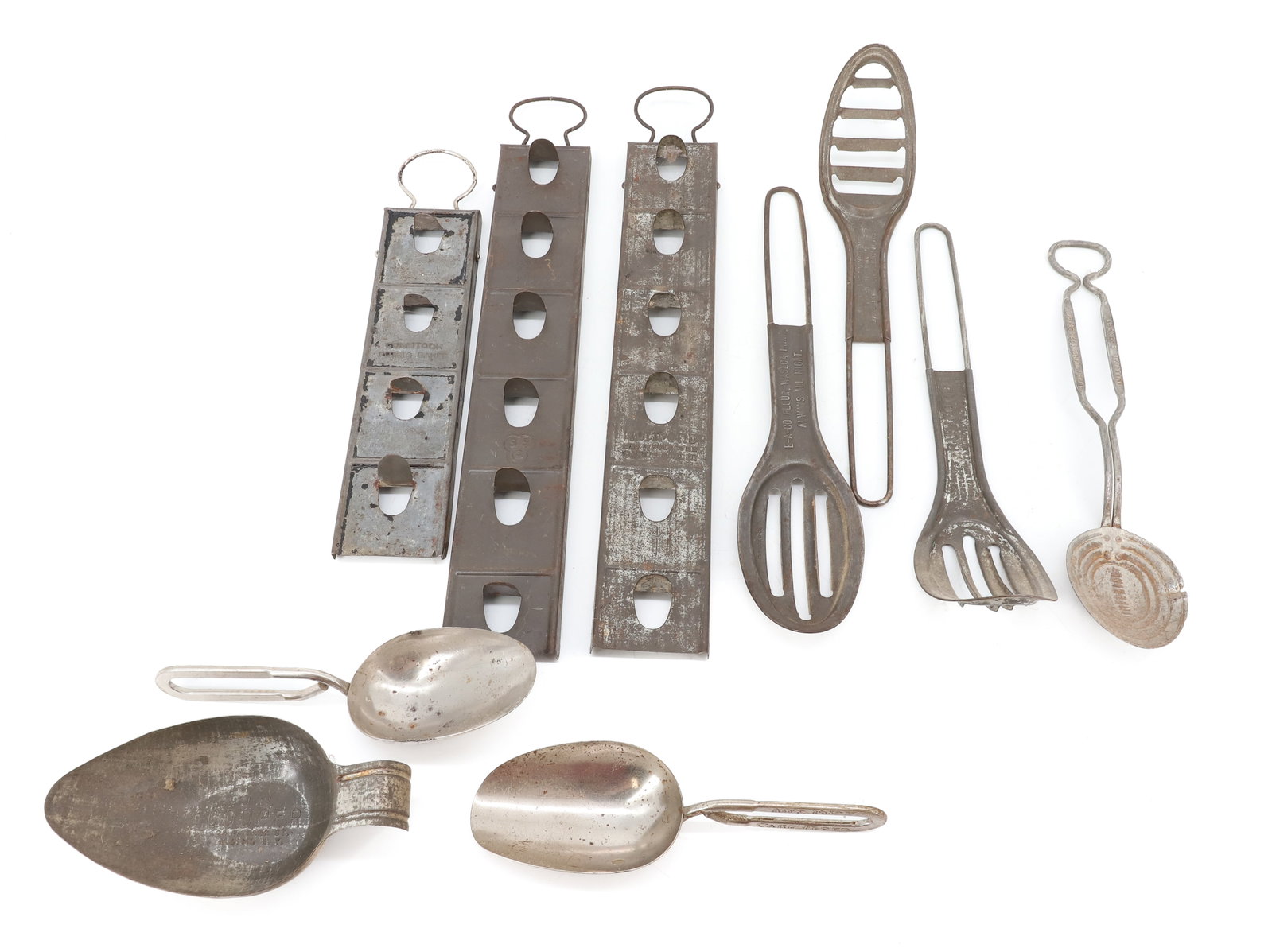 LOT OF TIN ADVERTISING KITCHEN UTENSILS: INCLUDING; SCOOPS, WHIPPING SPOONS, AND POTATO BAKERS - ADVERTISING INCLUDES; RUMFORD, E-A-CO FLOUR, IMPERIAL LAUNDRY, AND MORE PLEASE READ CAREFULLY - ITEMS MUST BE PAID FOR THROUGH LIVE AUCTIONEERS 