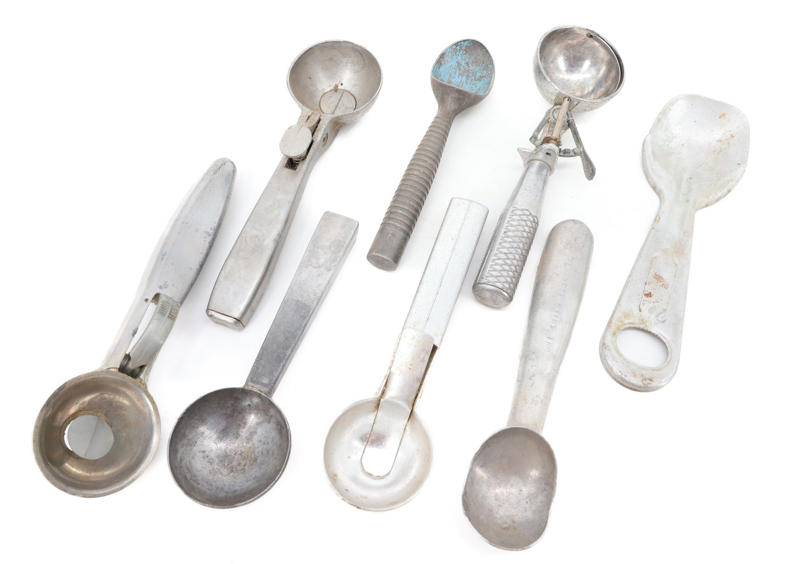 LOT OF VINTAGE ALUMINUM ICE CREAM DIPPERS (1 of 6)