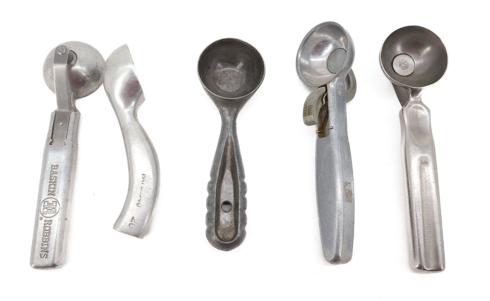 LOT OF VINTAGE ALUMINUM ICE CREAM DIPPERS (1 of 2)