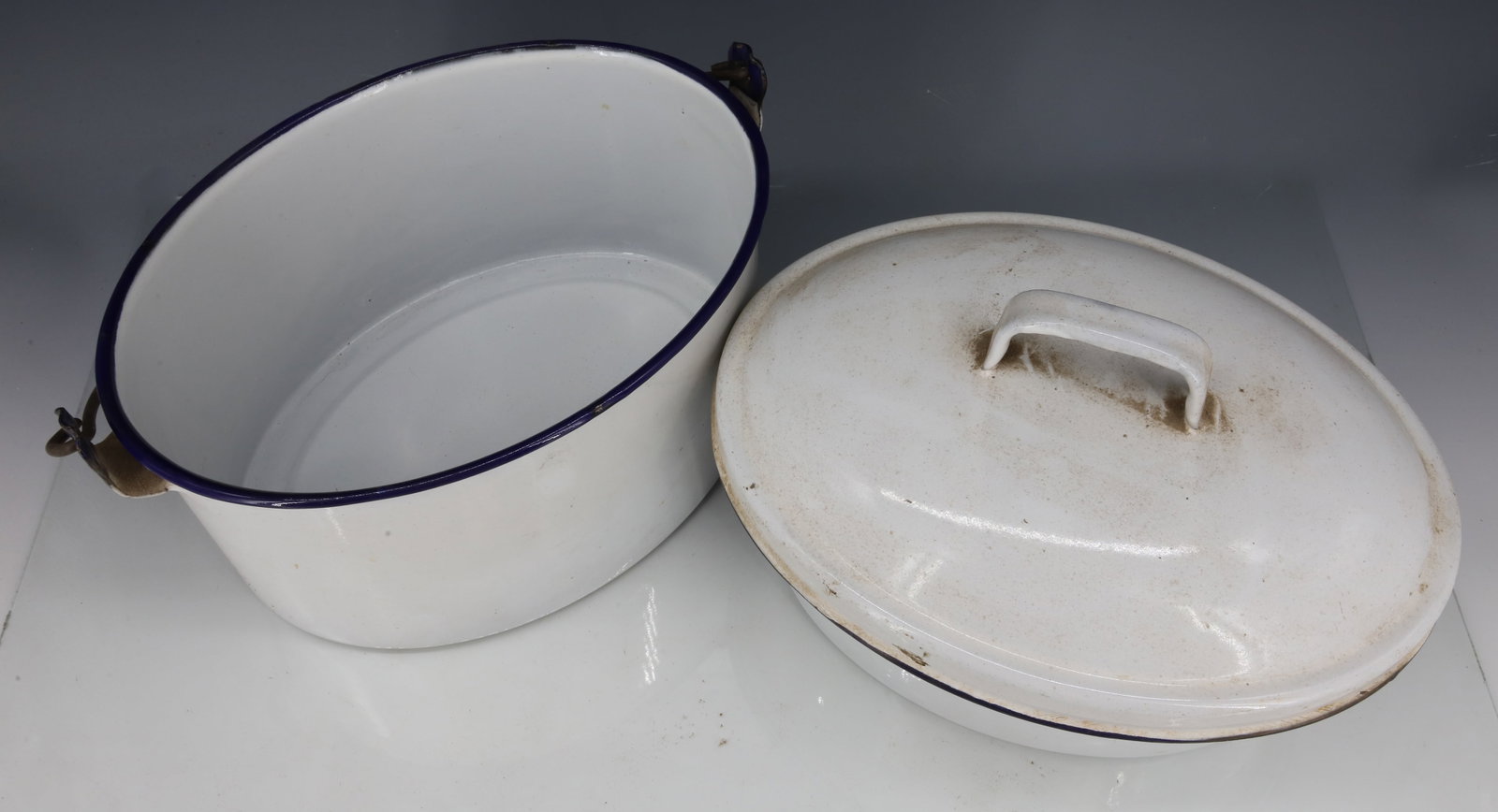 (2) AGATE WARE LUNCH PAILS - 6