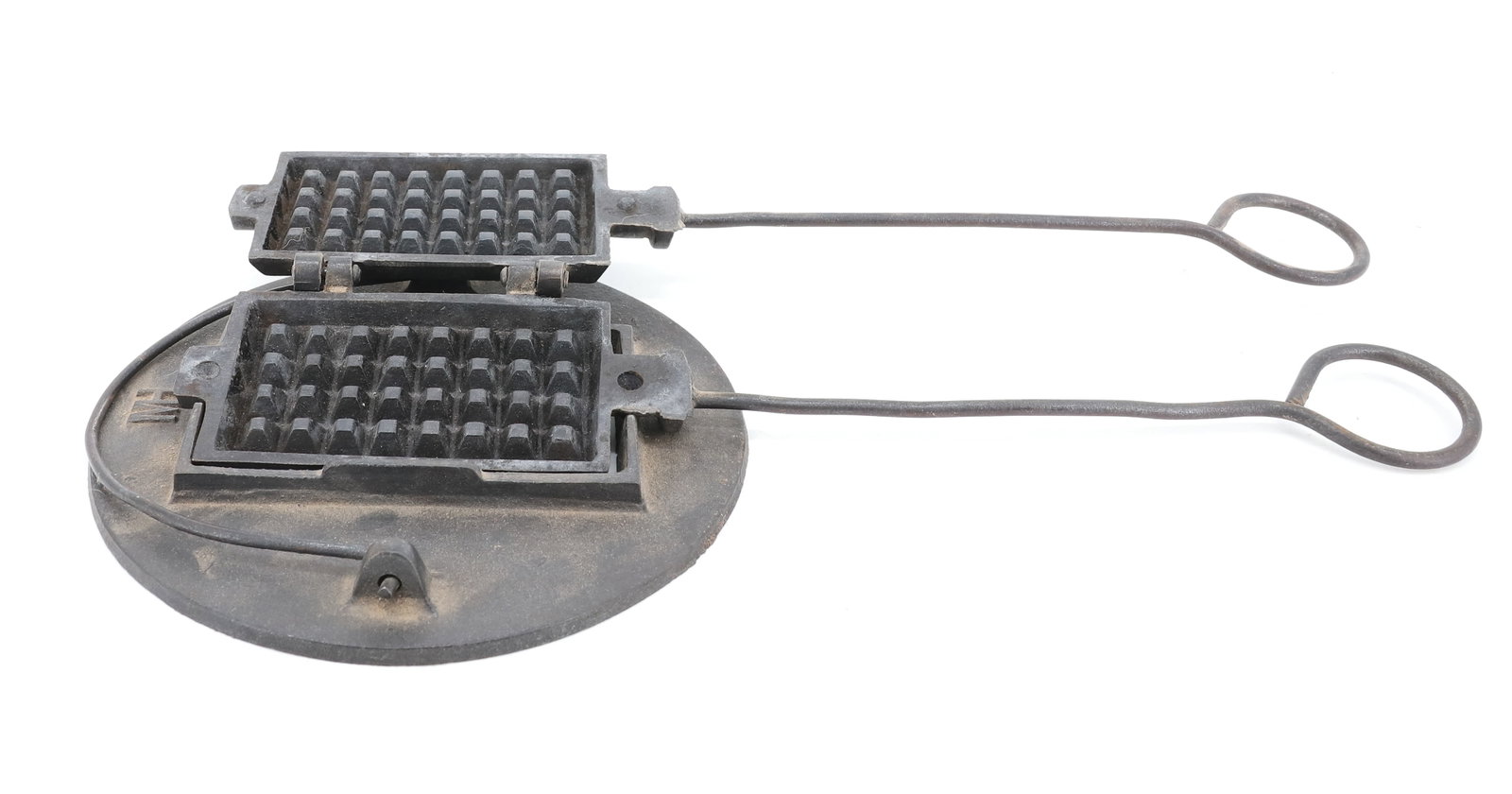 CAST IRON MINIATURE WAFFLE IRON (1 of 4)