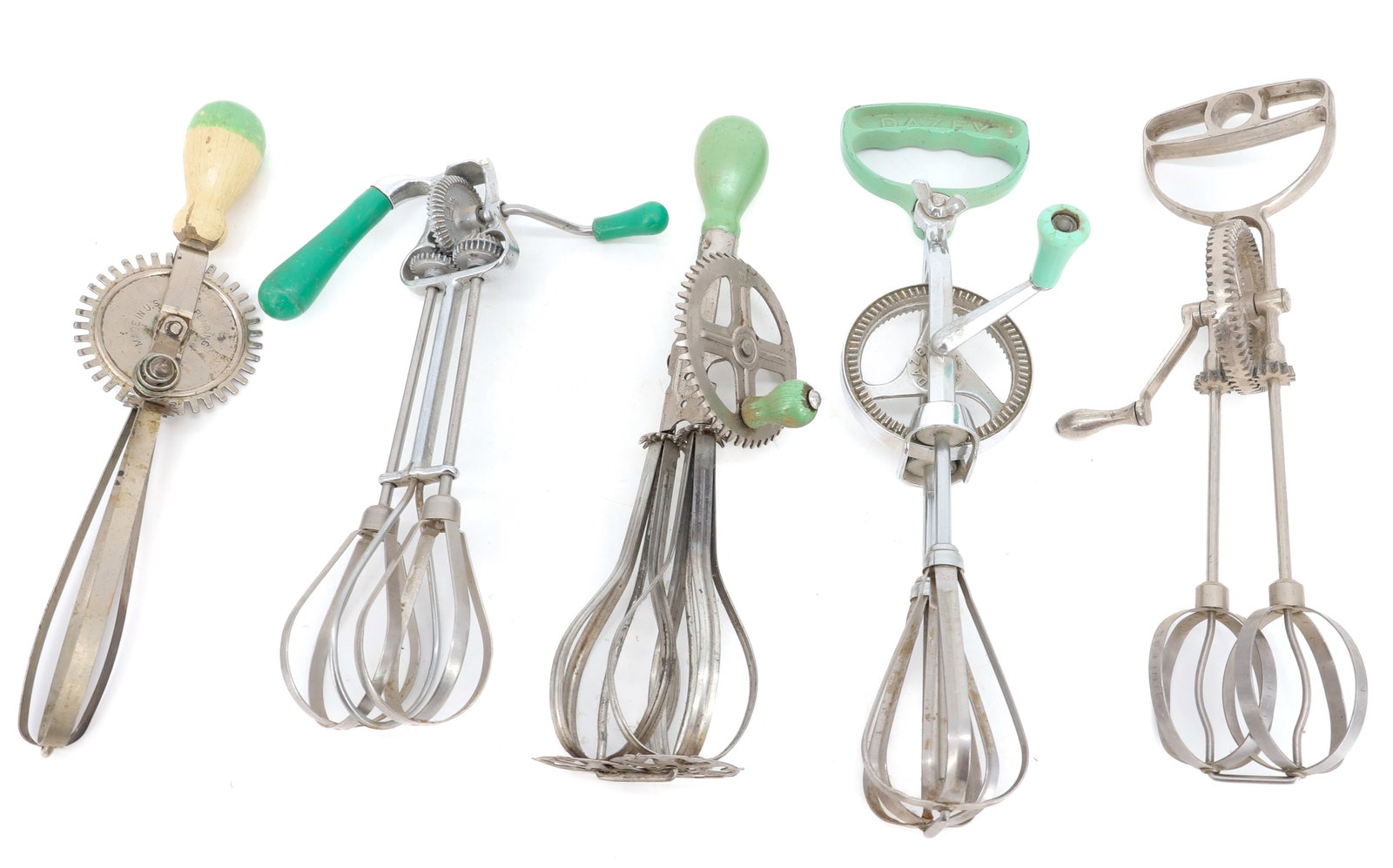 LOT OF VINTAGE GREEN HANDLED EGG BEATERS (1 of 5)