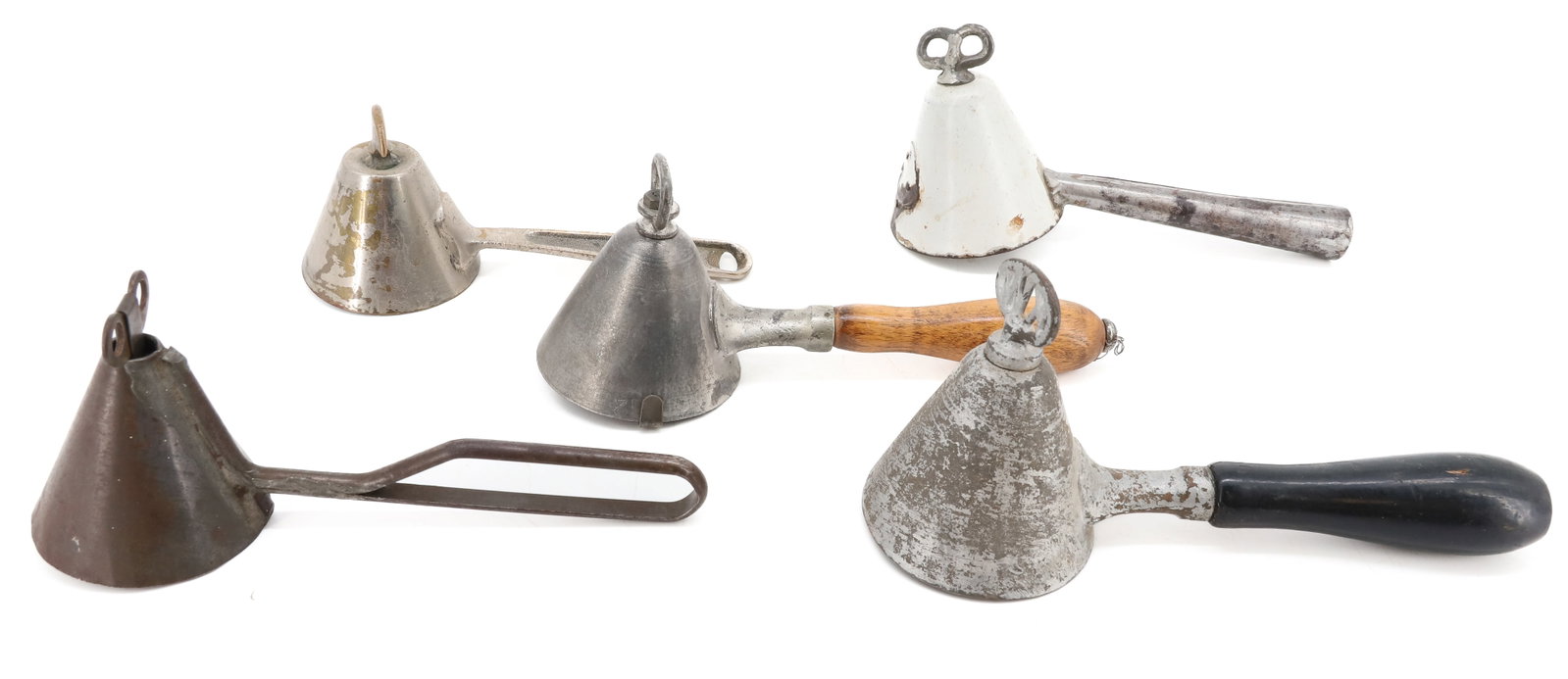 LOT OF (5) VINTAGE ICE CREAM SCOOPS: CONICAL SHAPES, VARIOUS SIZES AND MATERIALS - INCLUDING; KW, FLETCHER, KINGERY, AND MORE - LARGEST 7 1/2" L WITH 2 5/8" BOWL PLEASE READ CAREFULLY - ITEMS MUST BE PAID FOR THROUGH LIVE AUCTIONEERS OR 