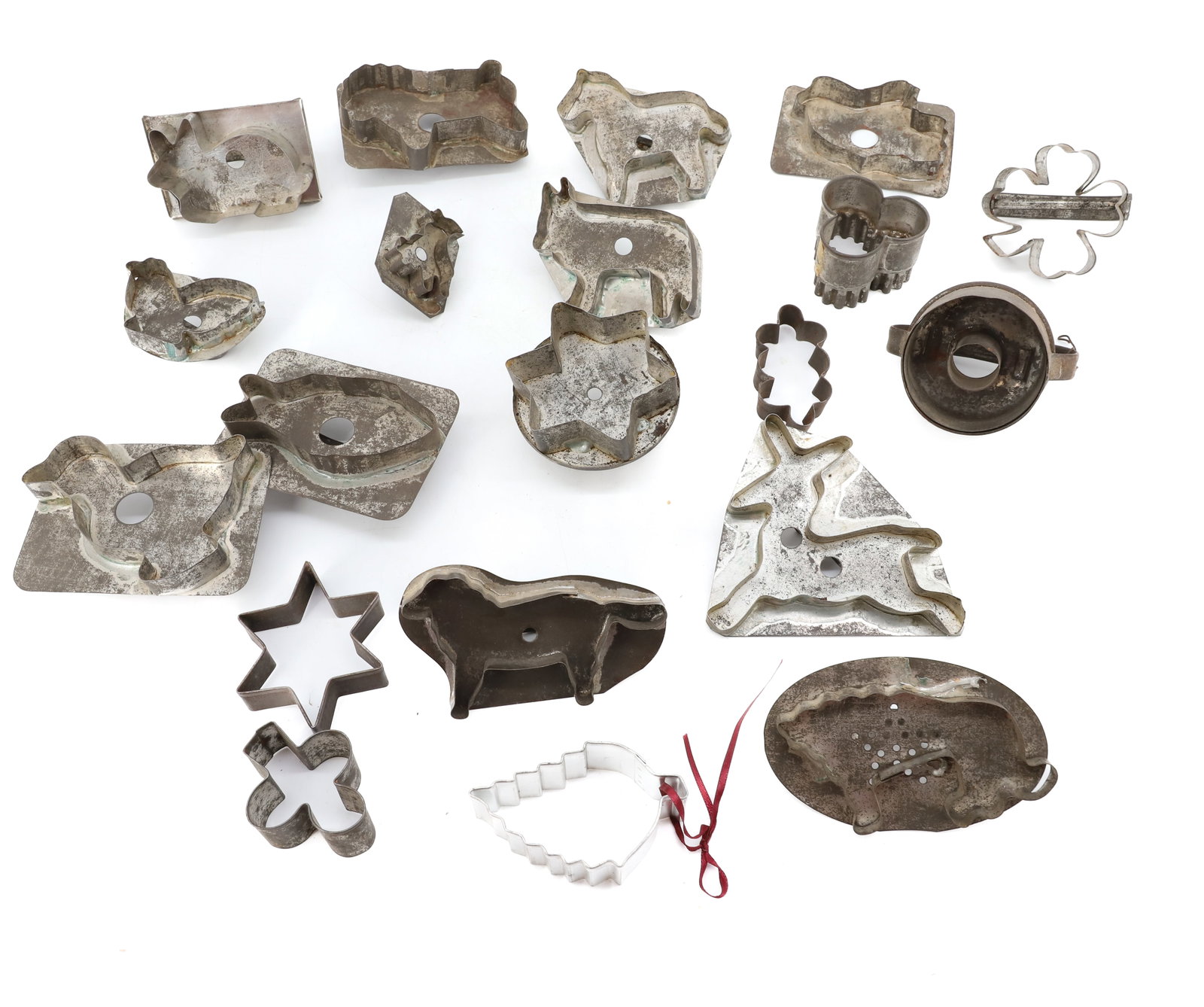 LOT OF TIN COOKIE CUTTERS (1 of 5)