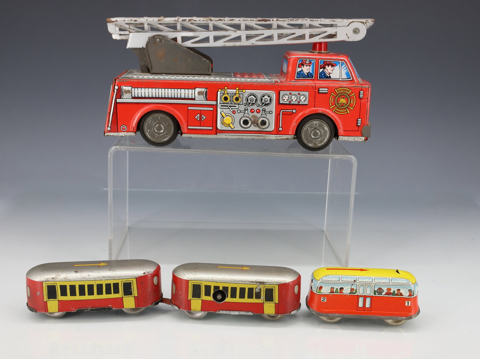 LOT OF TIN LITHO TOYS (1 of 5)
