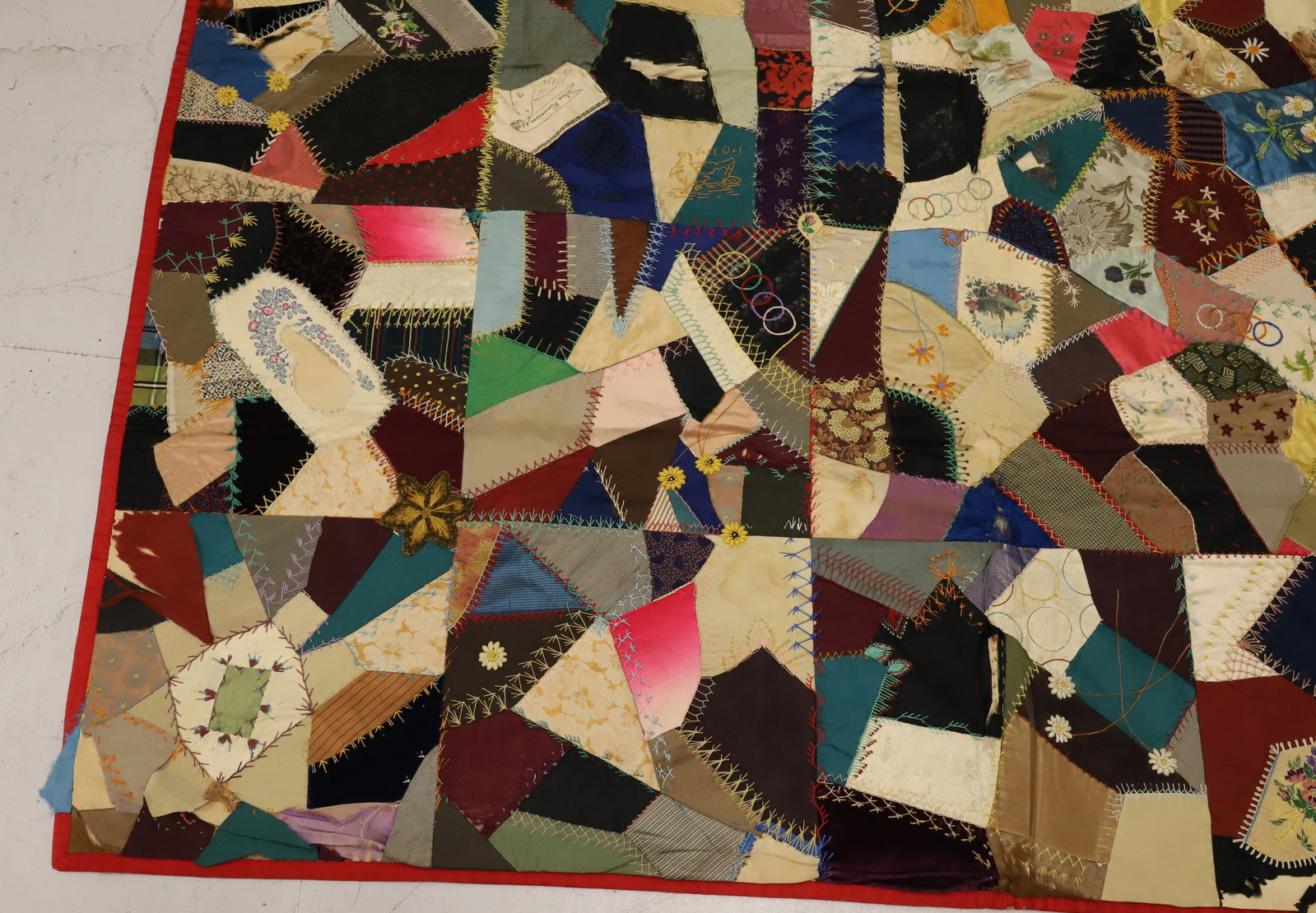 VICTORIAN PATCHWORK QUILT - 2