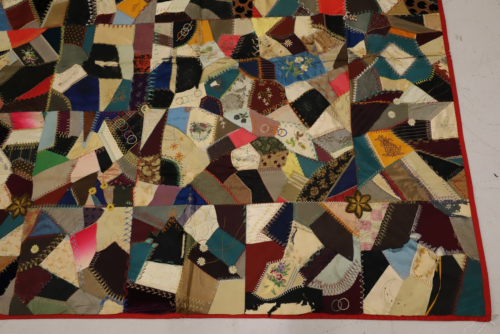 VICTORIAN PATCHWORK QUILT - 3