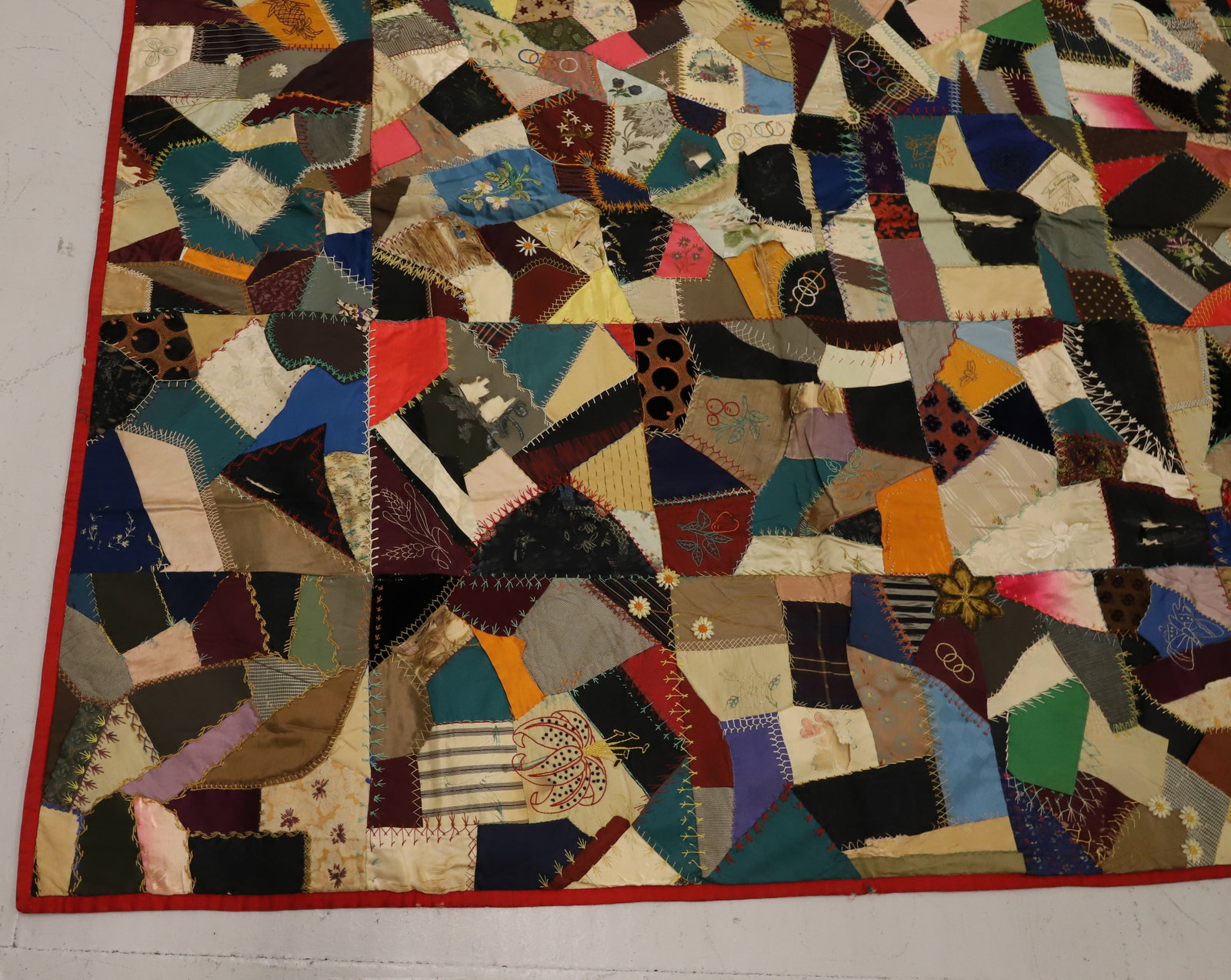 VICTORIAN PATCHWORK QUILT - 4