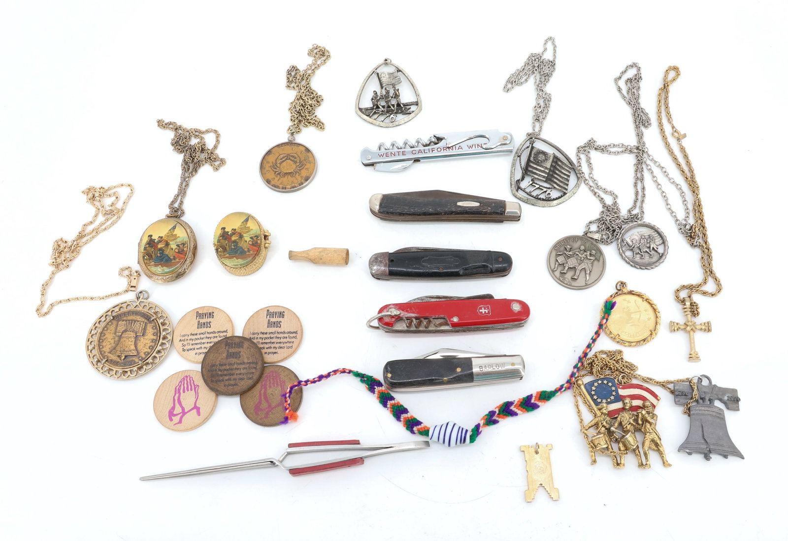 VINTAGE PATRIOTIC NECK CHAIN,CHARMS FOLDING KNIVES: WOODEN NICKELS, STAG IRELAND FOLDING KNIFE, COLONIAL, BARLOW AND USA MARK CHAINS 18" TO 20" PLEASE READ CAREFULLY - ITEMS MUST BE PAID FOR THROUGH LIVE AUCTIONEERS OR WITH CASH OR CHECK IN PERSON - Te