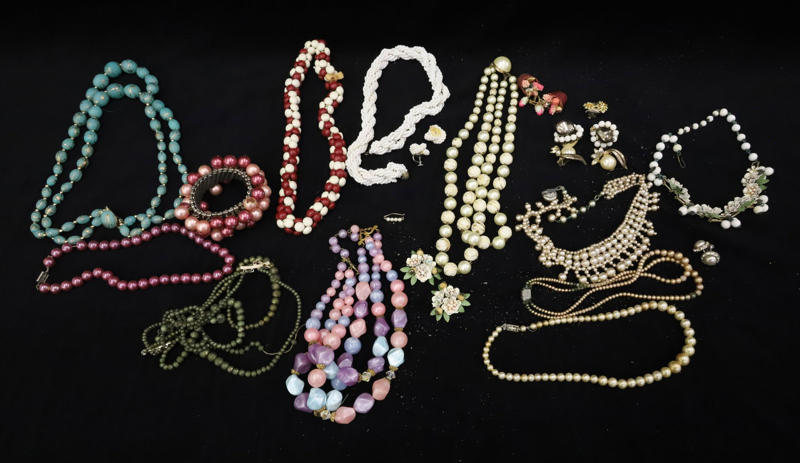 VINTAGE COSTUME JEWELRY LOT: WHITE AND PASTEL COLORS BEADS, NECKLACES, BASKET EARRINGS, NECKLACE AND EARRINGS PLEASE READ CAREFULLY - ITEMS MUST BE PAID FOR THROUGH LIVE AUCTIONEERS OR WITH CASH OR CHECK IN PERSON - Terms for