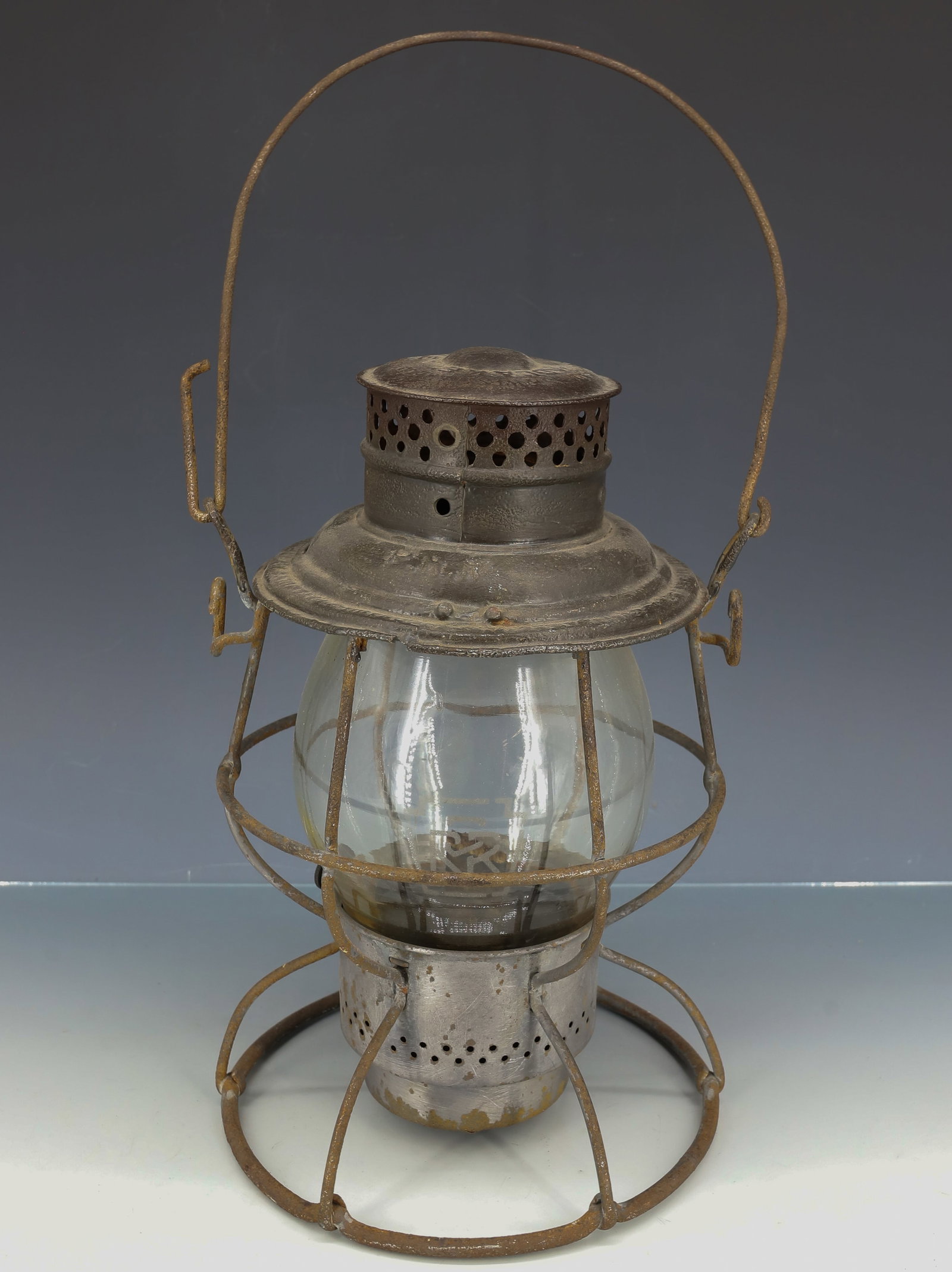 PENNSYLVANIA RAILROAD LANTERN: P.R.R. ADLAKE RELIABLE LANTER. GLOBE ETCHED "PRR" IN KEYSTONE. 10 1/4" H. PLEASE READ CAREFULLY - ITEMS MUST BE PAID FOR THROUGH LIVE AUCTIONEERS OR WITH CASH OR CHECK IN PERSON - Terms for