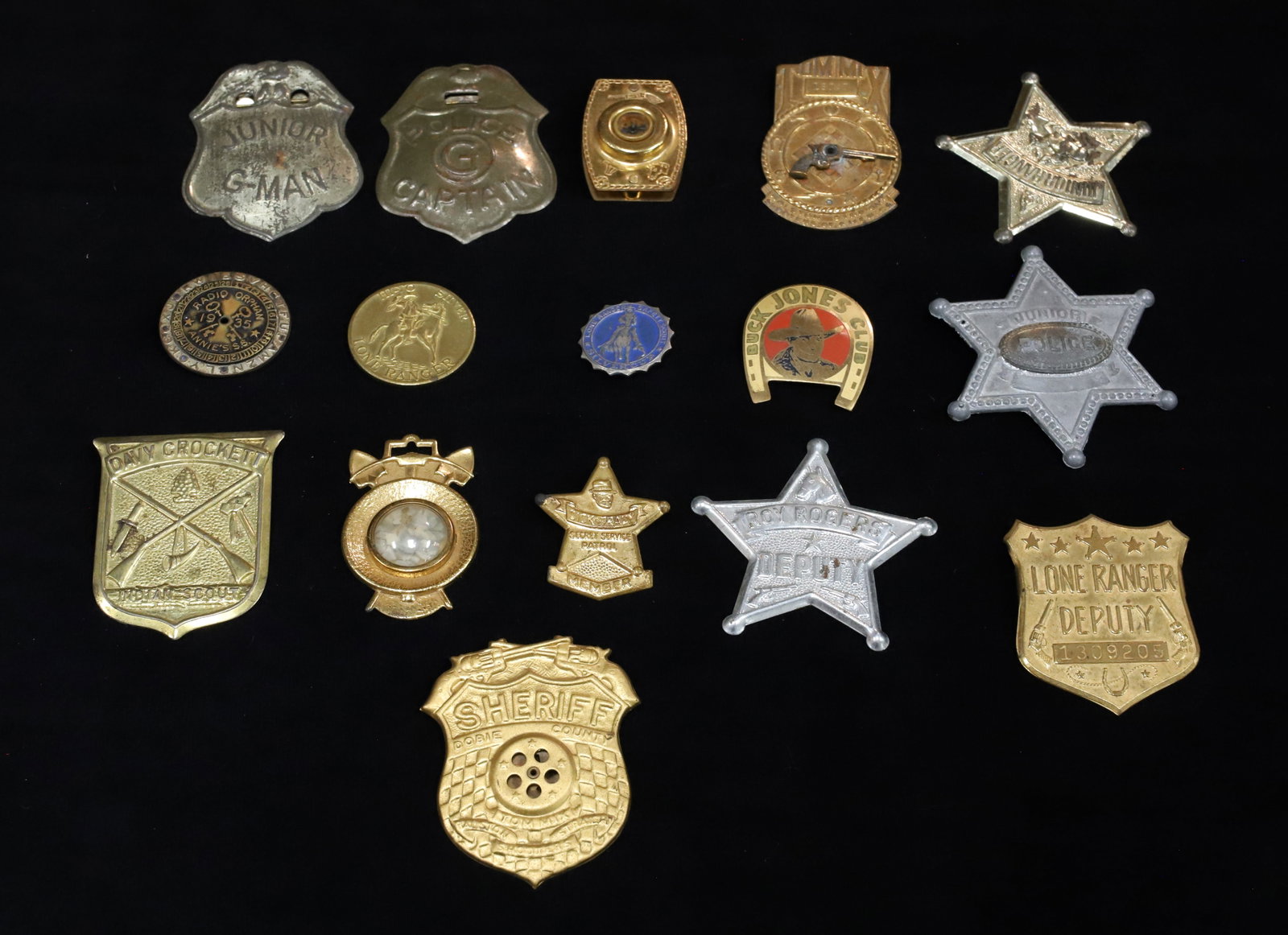 LOT OF VINTAGE BADGES AND NOVELTIES (1 of 4)
