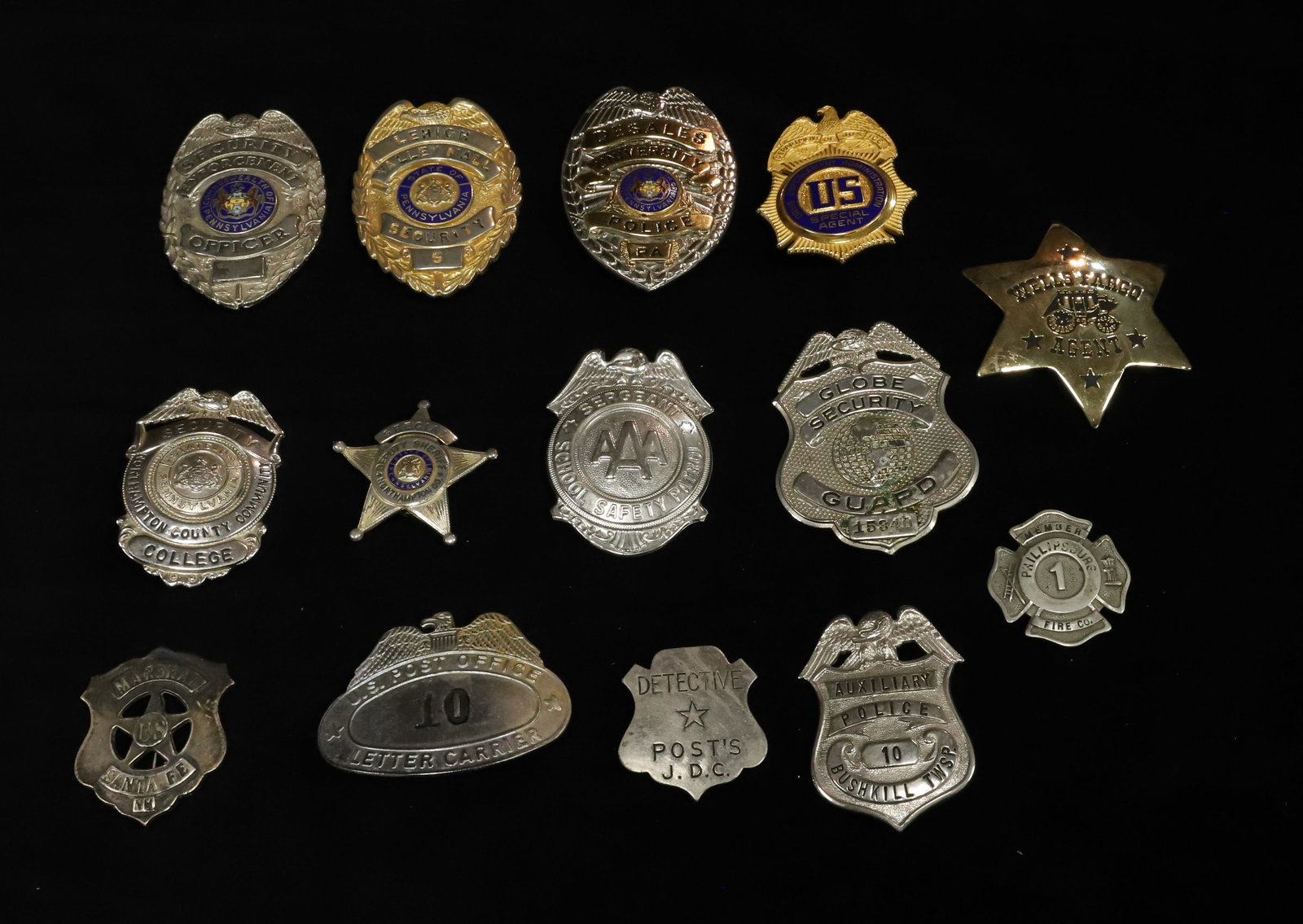 LOT OF VARIOUS SECURITY / POLICE BADGES (1 of 5)