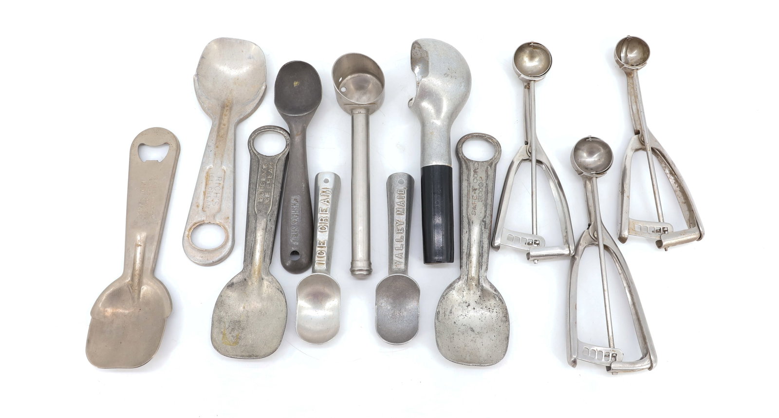 LOT OF VINTAGE ICE CREAM DIPPERS, SCOOPS (1 of 3)