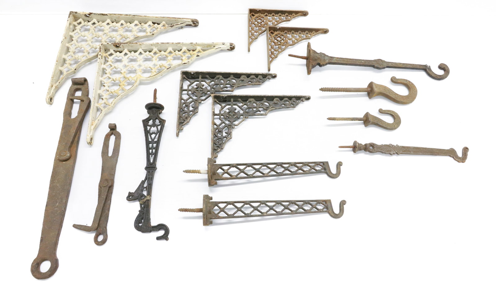 LOT OF CAST AND WROUGHT IRON (1 of 4)