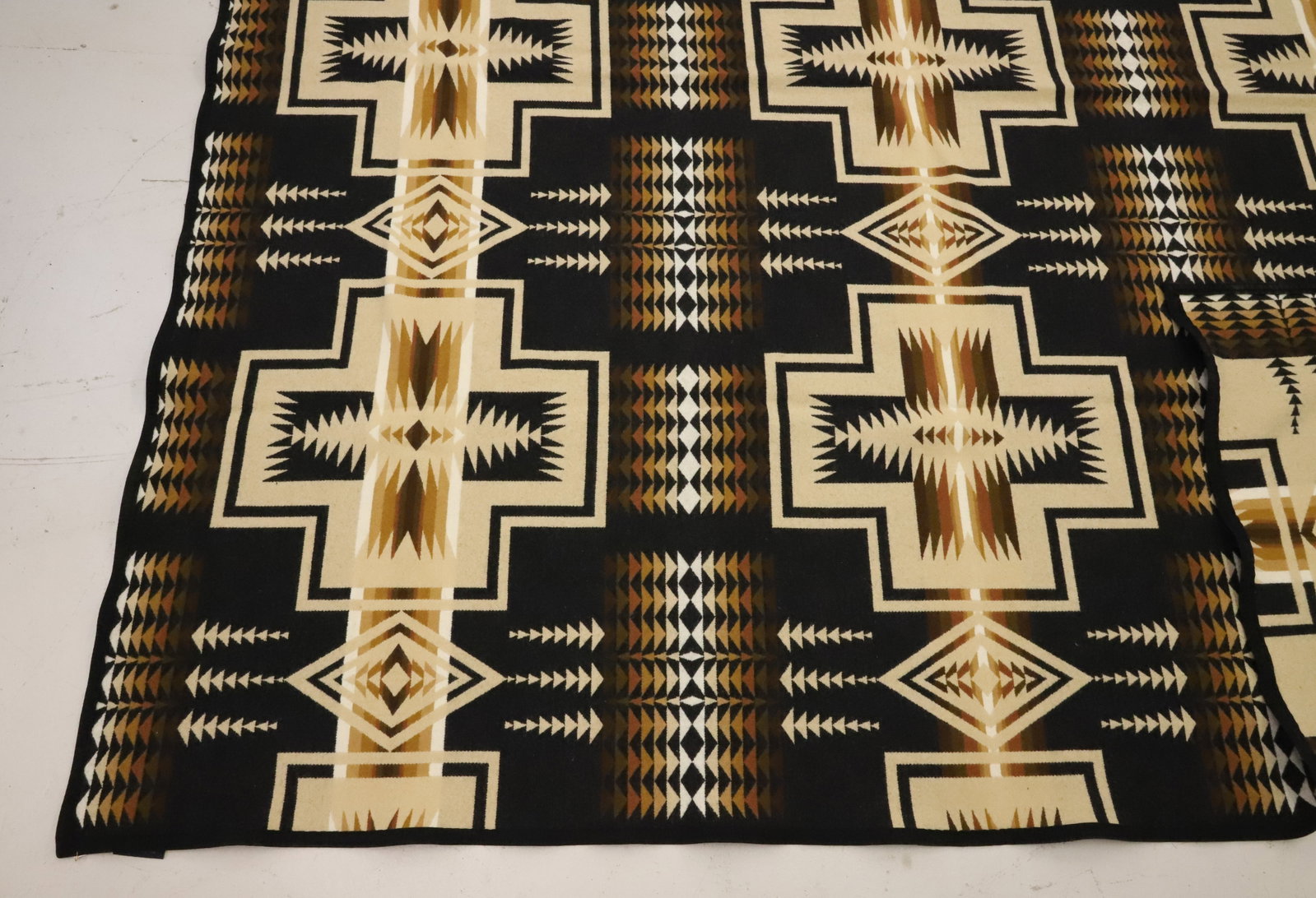 PENDLETON HOME COLLECTION WOOL BLANKET - 3